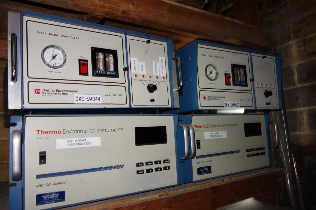 ASSORTED LOT OF ELECTRICAL SQUARE D SY/MAX AND THERMO ENVIRONMENTAL ANALYZERS - ELECTRICAL COMPONENTS