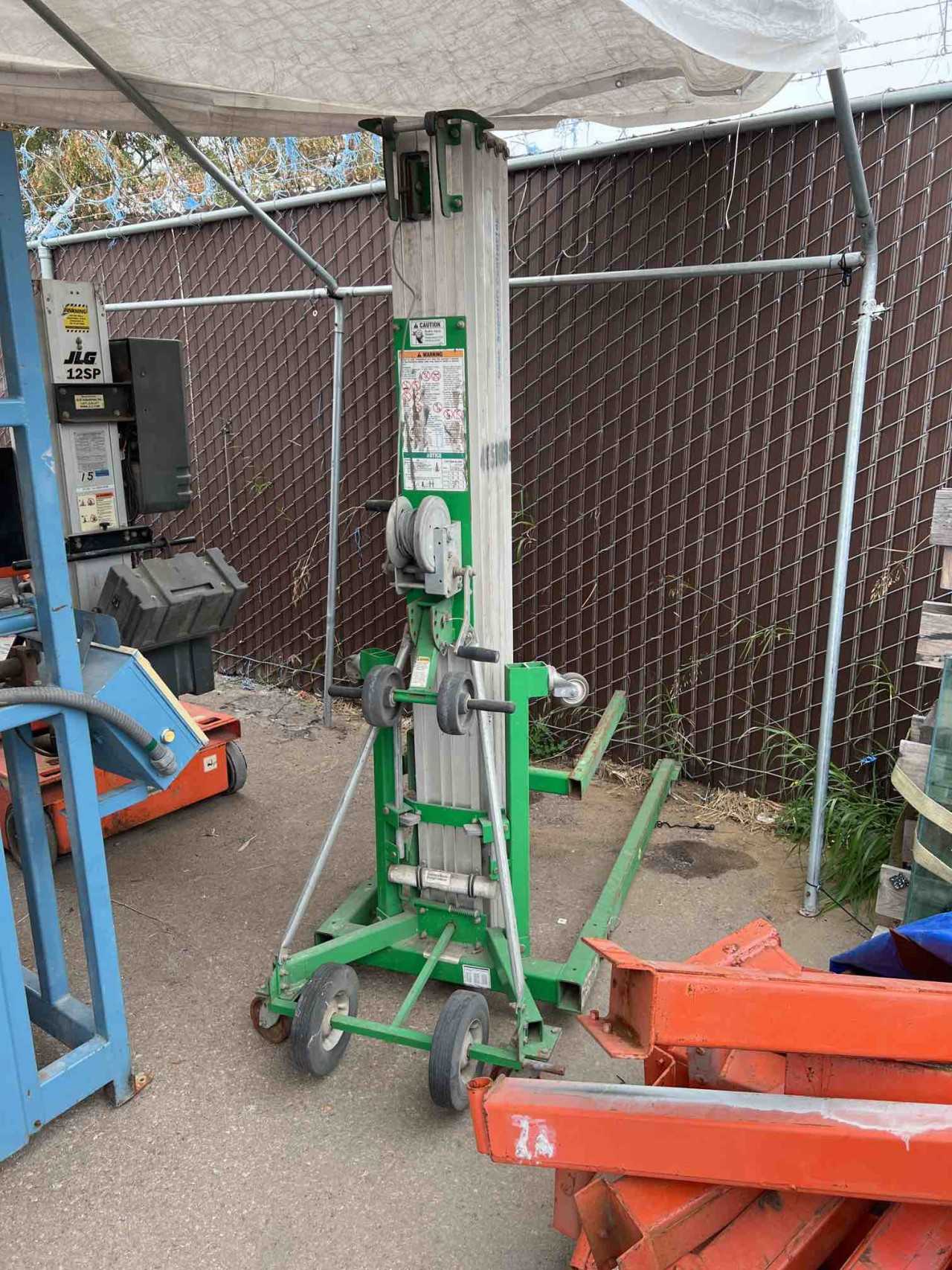 Genie Superlift - SCISSOR LIFTS Genie Superlift - SCISSOR LIFTS