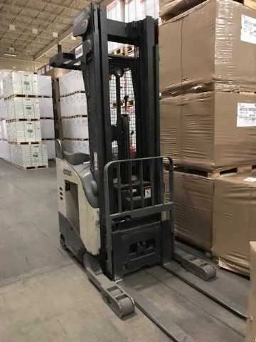 1999 Crown RR5725-35 reach truck-Denver, CO - REACH TRUCKS