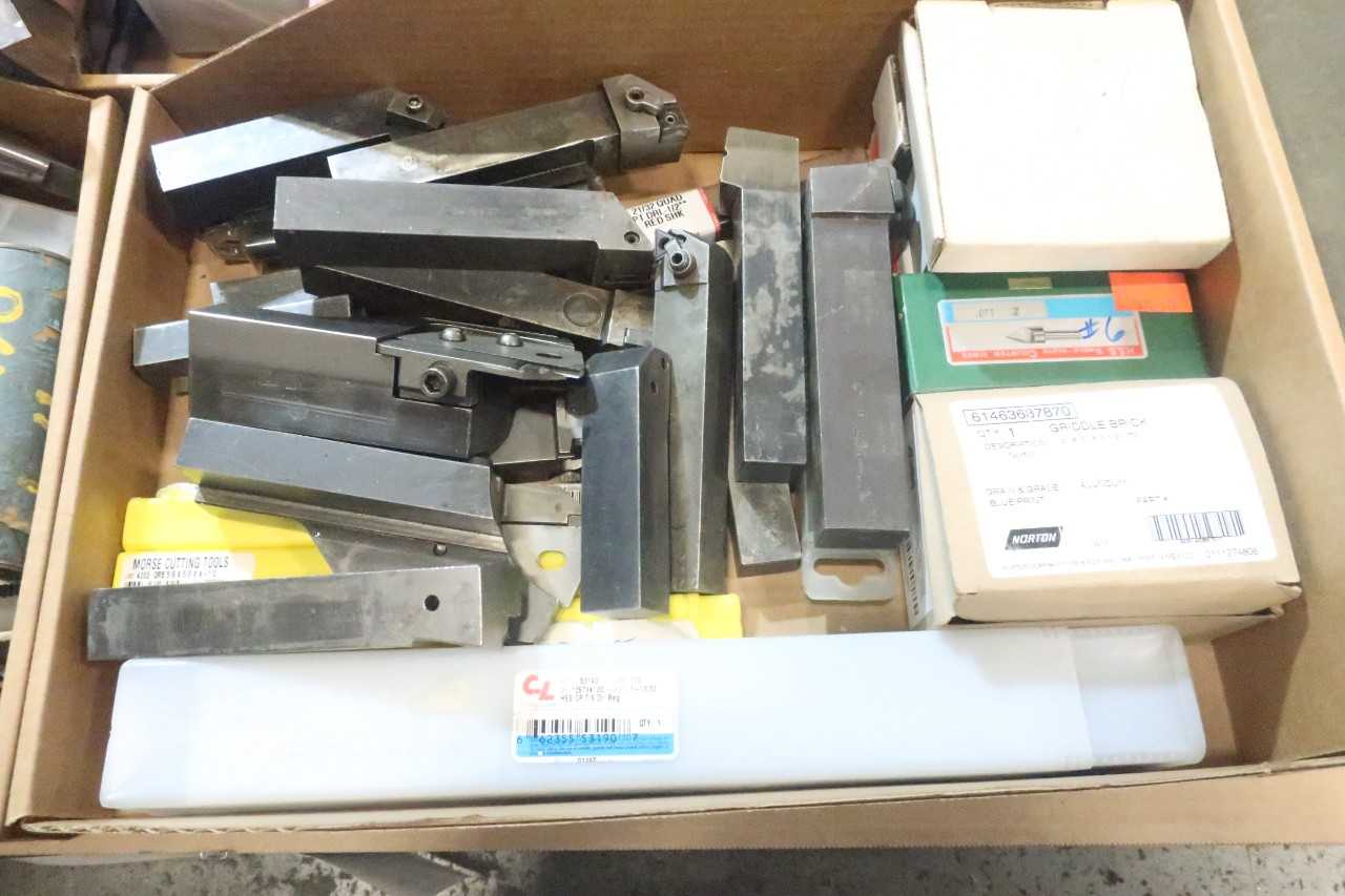 1 PALLET OF ASSORTED METAL WORKING TOOLS- REAMERS, CENTER MILLS, LATHE TOOLS, TAPPERS, DIES- MARYLAND, KENNAMETAL, VALENITE - ELECTRIC POWER TOOLS