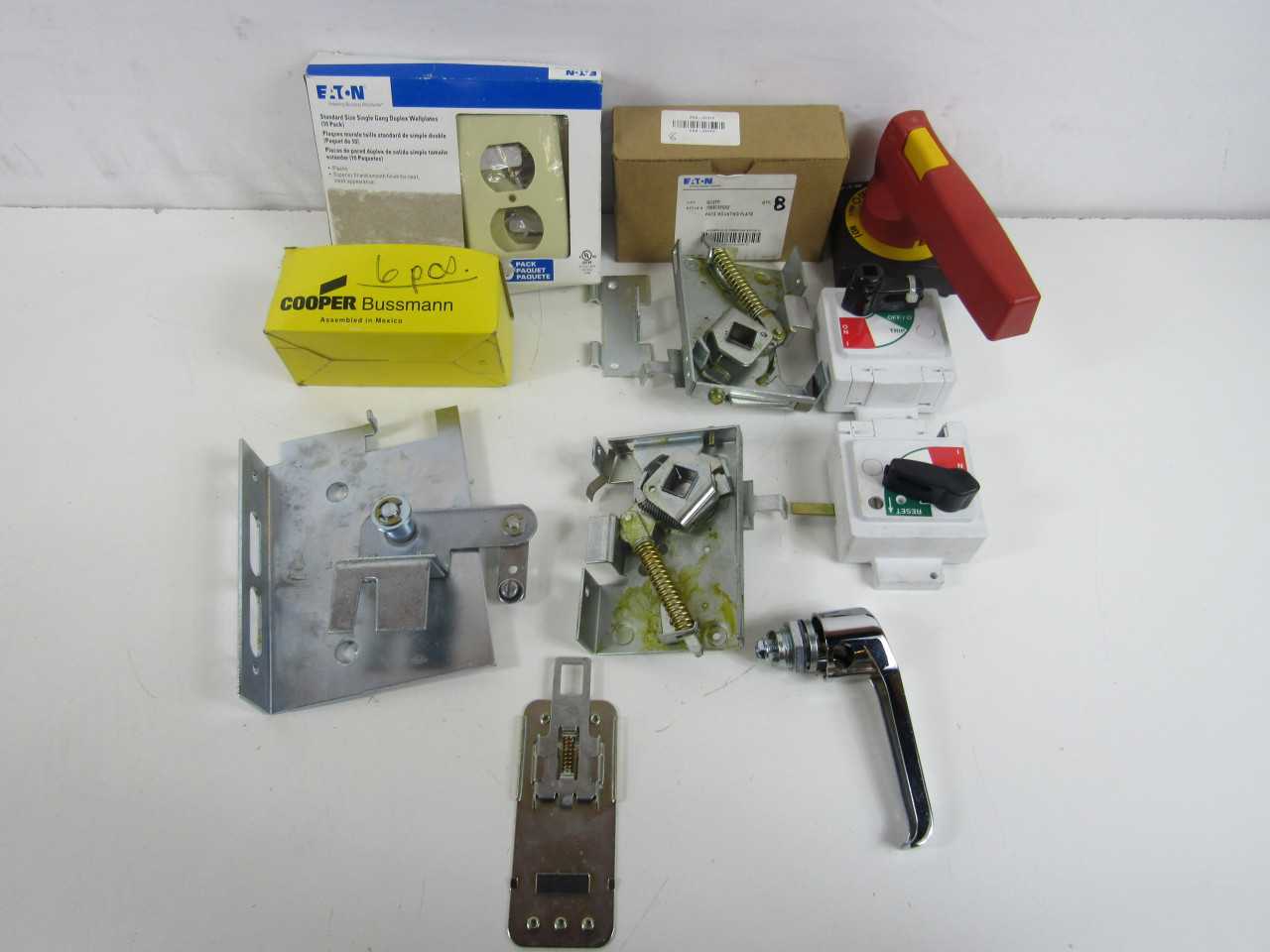 Lot of Quantity 1x HANDLELOT-1 MCCB/Molded Case Circuit Breaker - CIRCUIT BREAKERS Lot of Quantity 1x HANDLELOT-1 MCCB/Molded Case Circuit Breaker - CIRCUIT BREAKERS