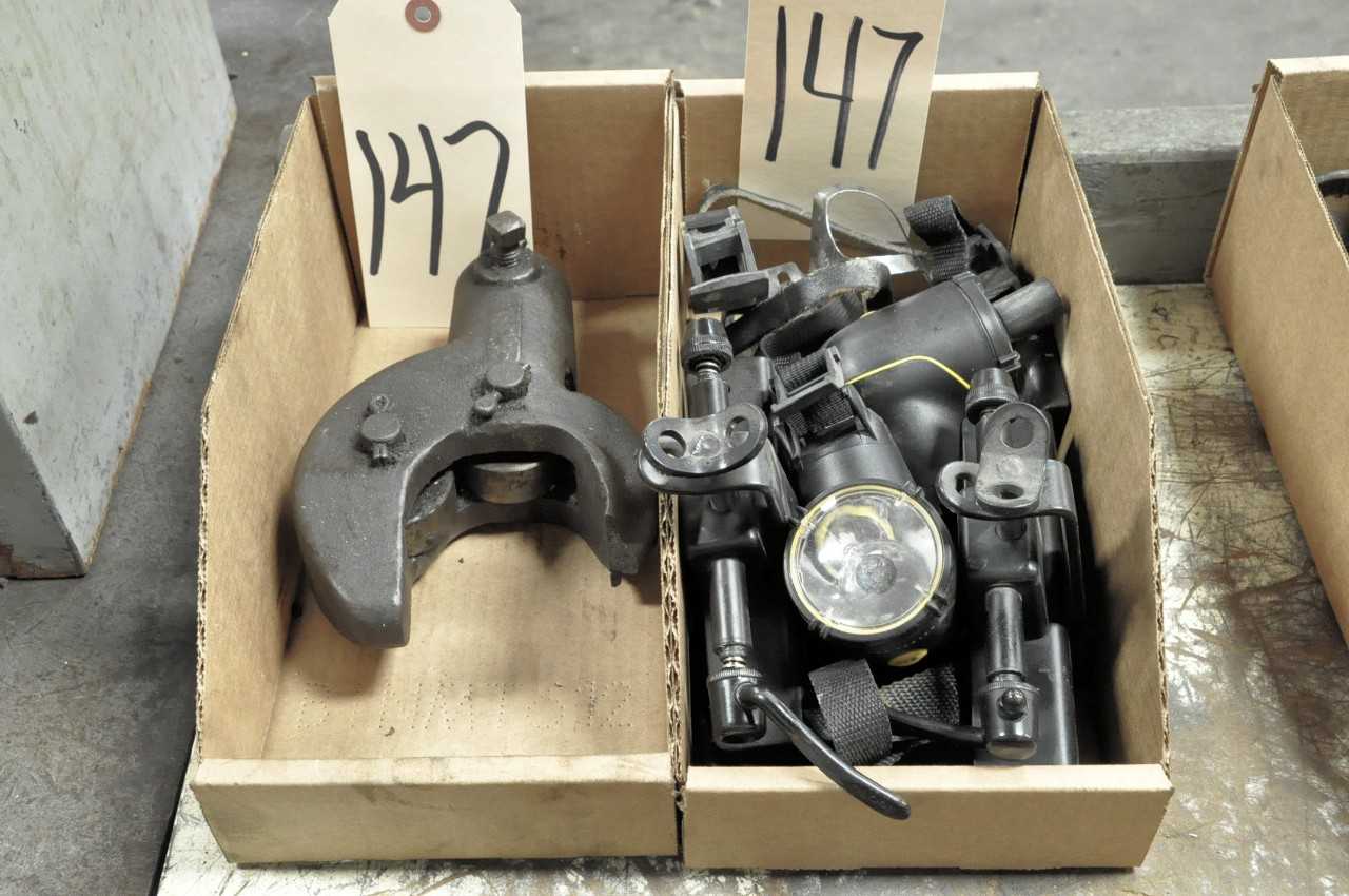 Lot Stock Holder and Head Lamps in 2 Boxes - ELECTRIC POWER TOOLS