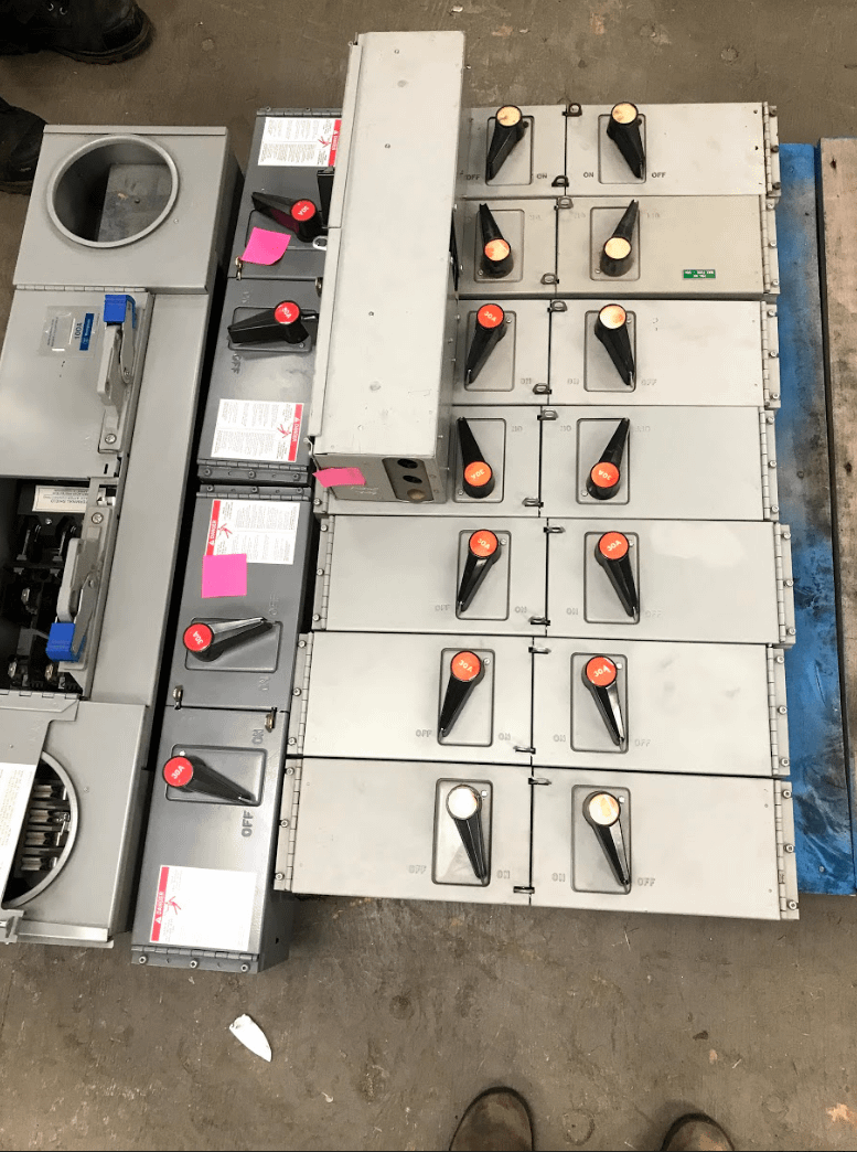 Assorted Electrical Lot (25) - ELECTRICAL COMPONENTS Assorted Electrical Lot (25) - ELECTRICAL COMPONENTS