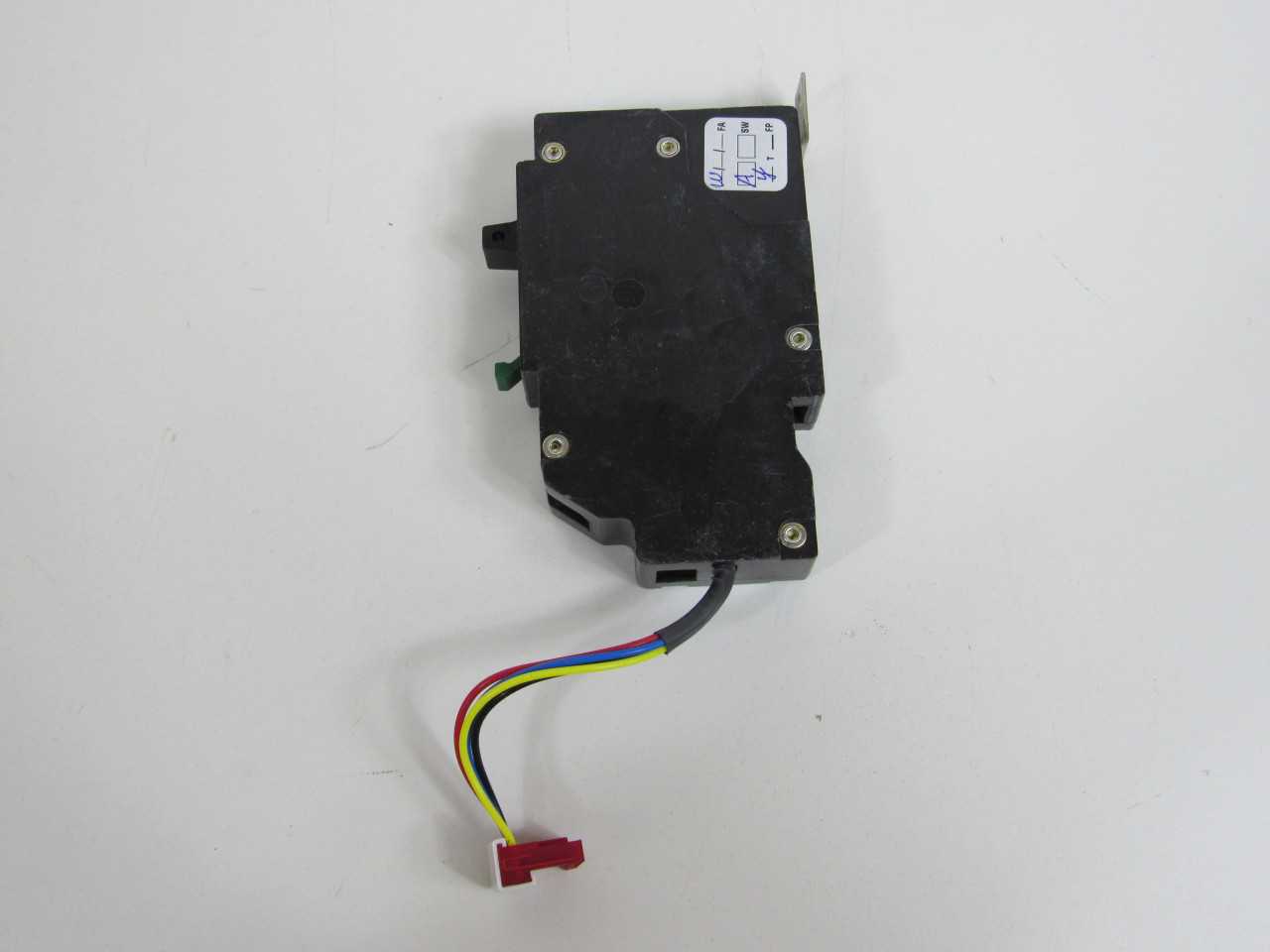 Quantity 100 of Eaton GHQRSP1020 Bolt On GHQ 1P 20A 240VAC - ELECTRICAL COMPONENTS