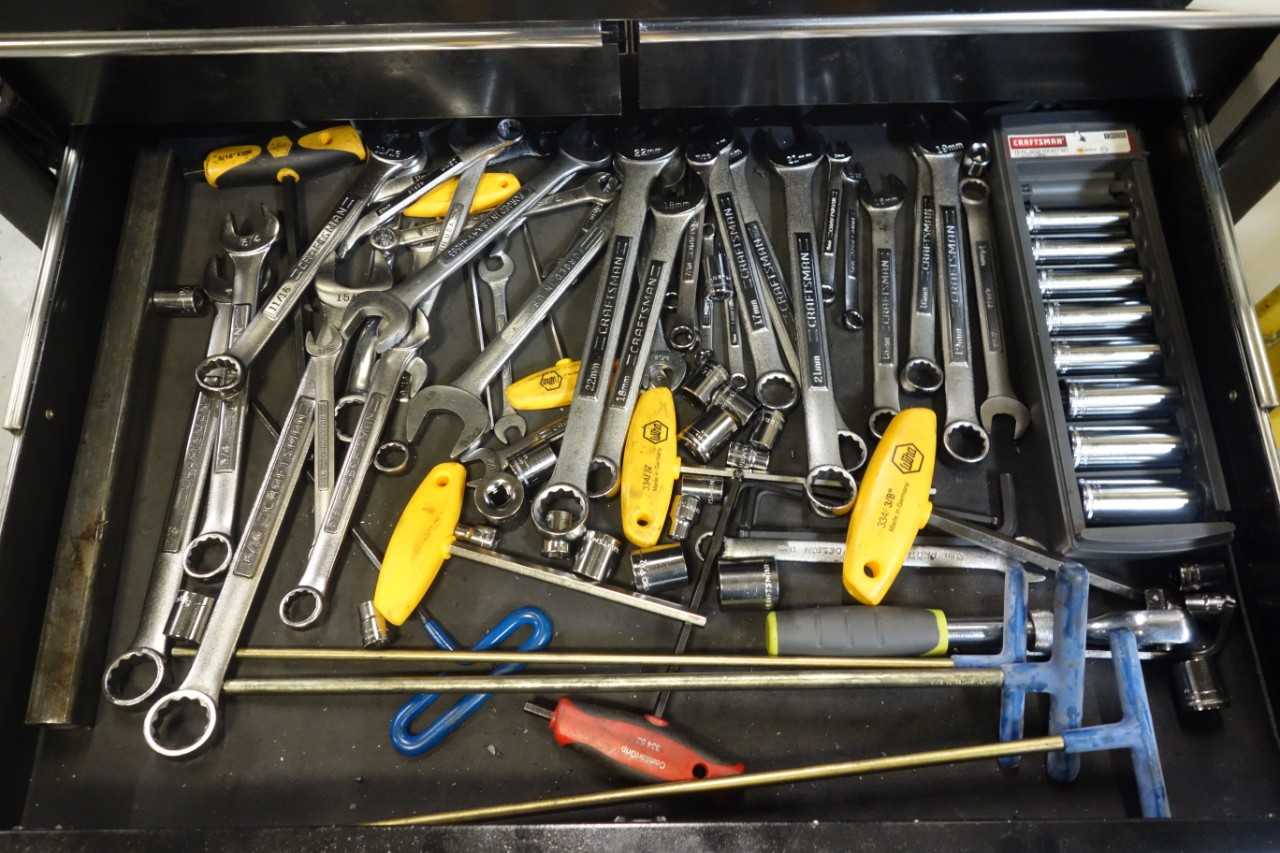 Waterloo Rolling toolbox with wrenches, screwdrivers, sockets - TOOL STORAGE