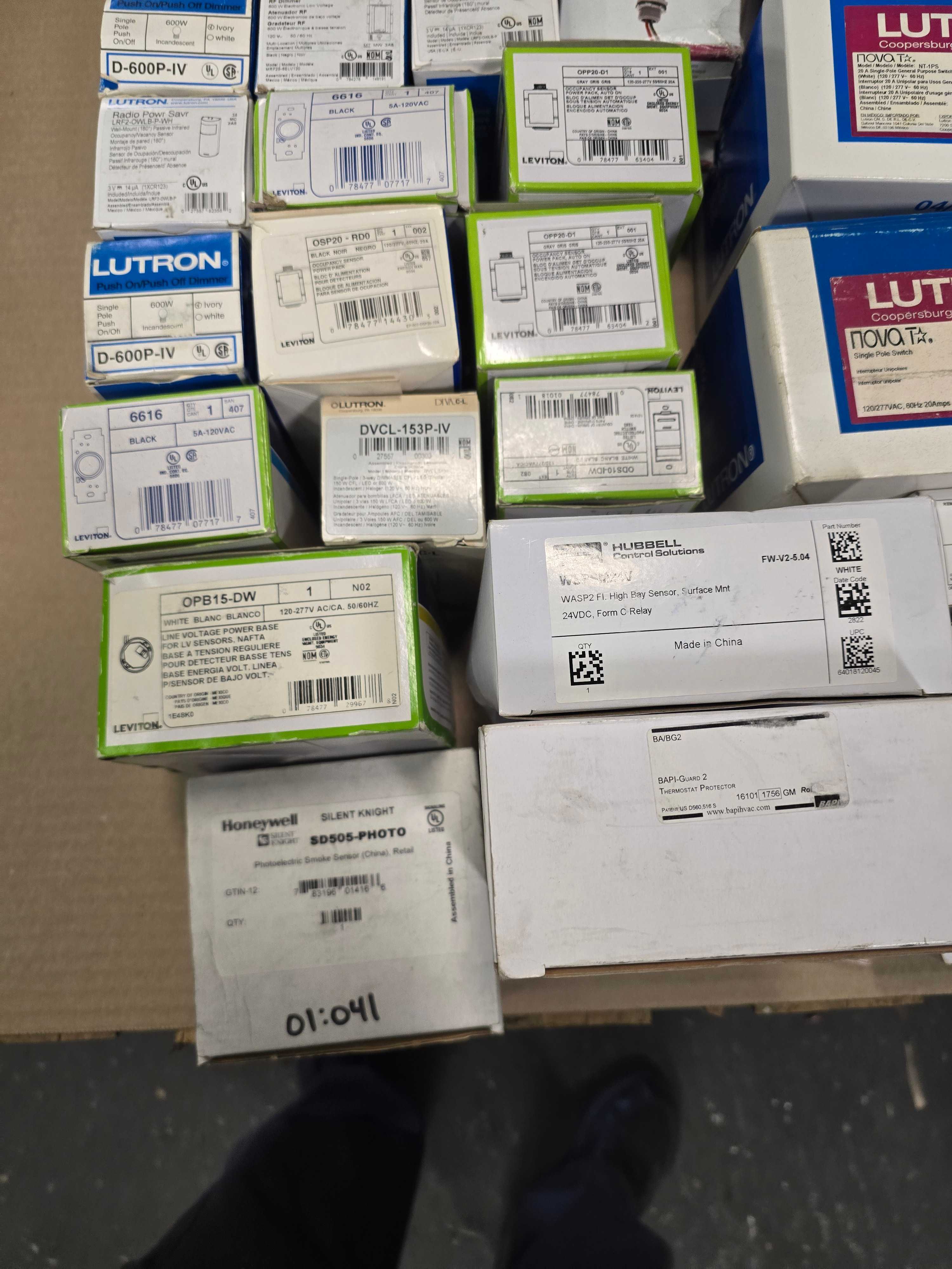 LOT OF LUTRON, HUBBELL, HONEYWELL, & LEVITON PARTS - ELECTRICAL COMPONENTS