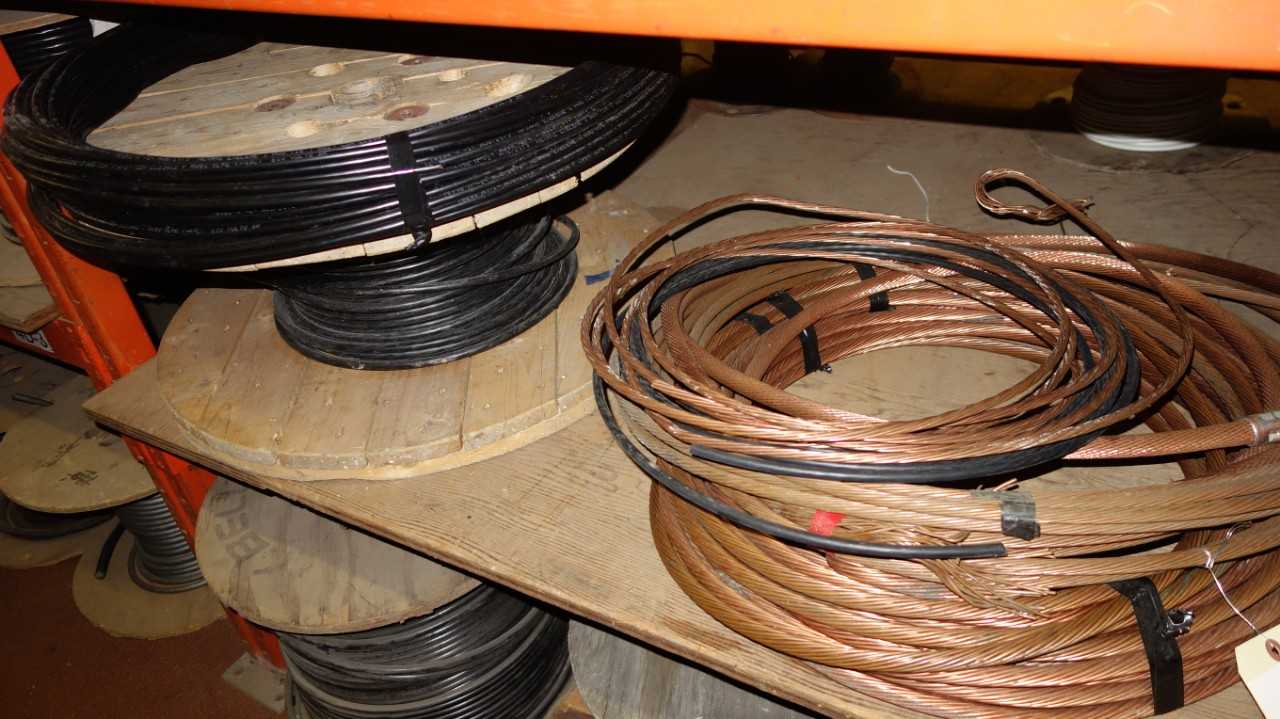 LOT OF ASSORTED SPOOLS OF WIRE - ELECTRICAL COMPONENTS