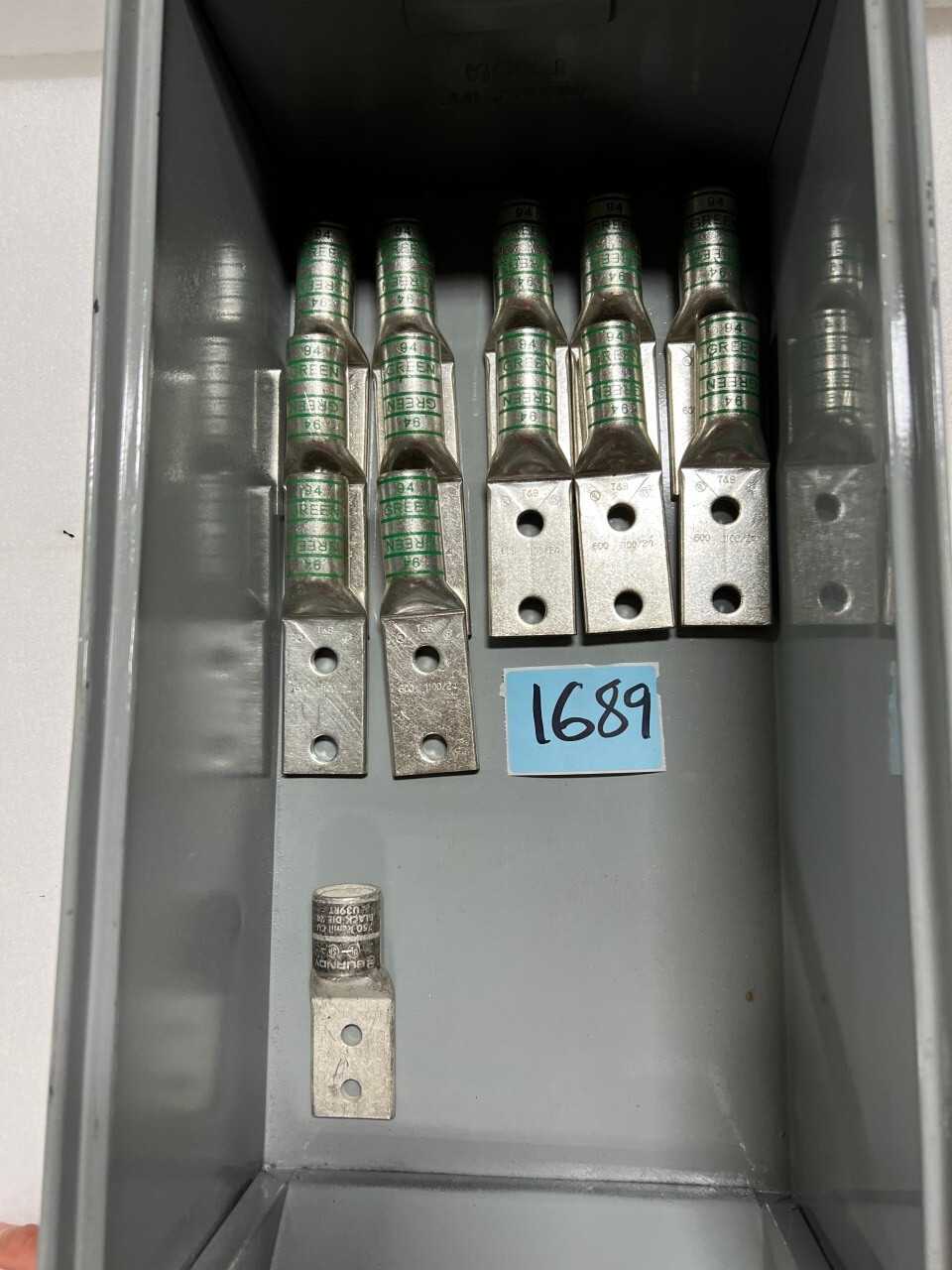 WIRE LUG - ELECTRICAL COMPONENTS