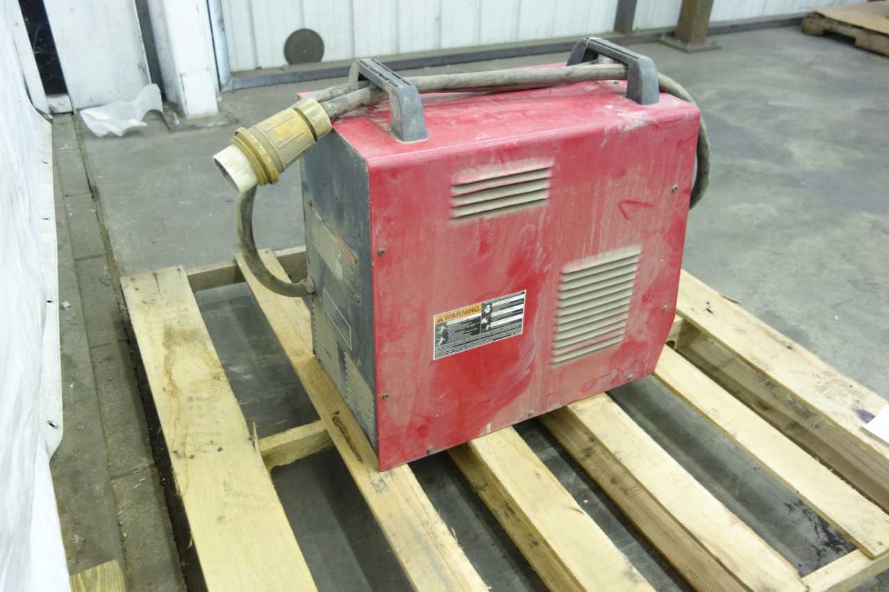 LINCOLN ELECTRIC INVERTEC STT II SURFACE TENSION TRANSFER WELDER - WELDING EQUIPMENT