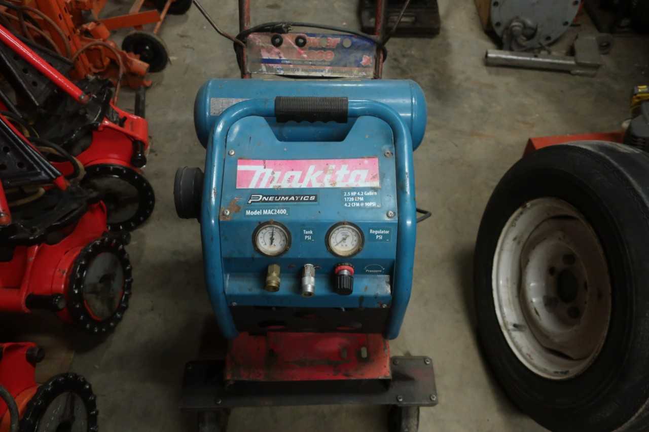 MAKITA MAC2400 2.5HP 4.2 GALLON AIR COMPRESSOR - ELECTRIC POWER TOOLS