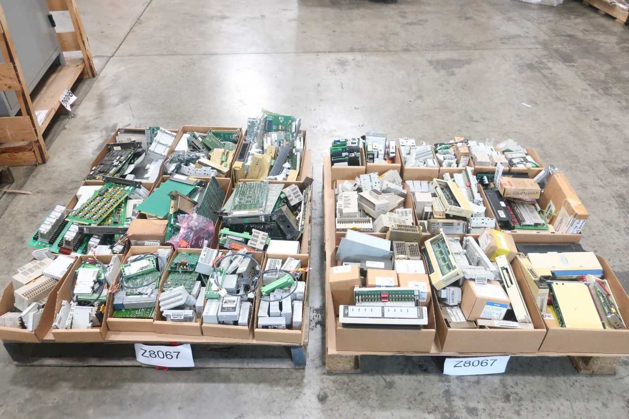 2 PALLETS OF ELECTRICAL CIRCUIT BOARDS, MODULES, POWER SOURCES, AUTOMATIC REVERSE CONTROLLER- MITSUBISHI, MODICON, JOHNSON CONTROLS - AUTOMATION & CONTROLS