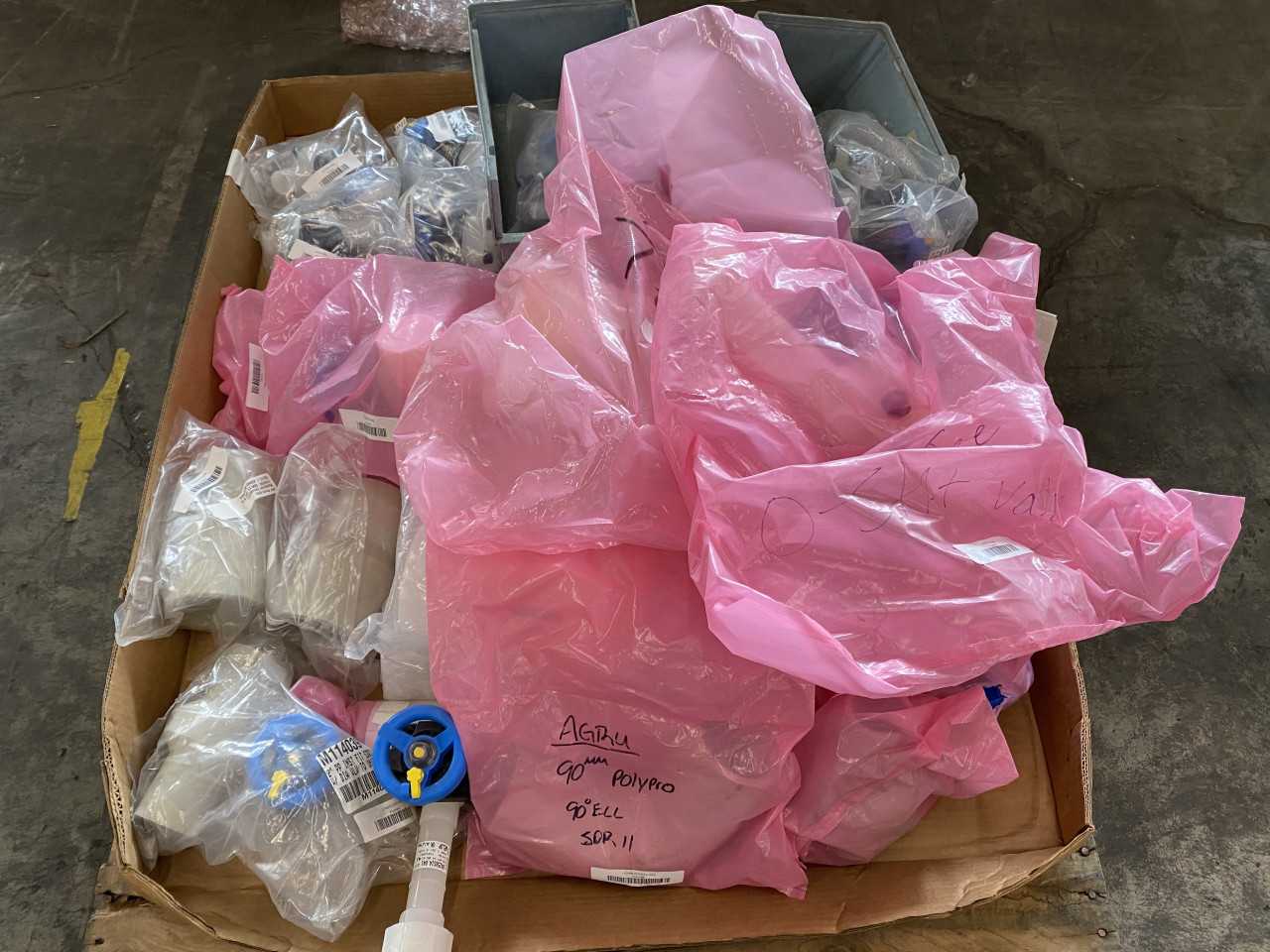 Lot of Quantity 69x Pumps and Valves - VALVES Lot of Quantity 69x Pumps and Valves - VALVES