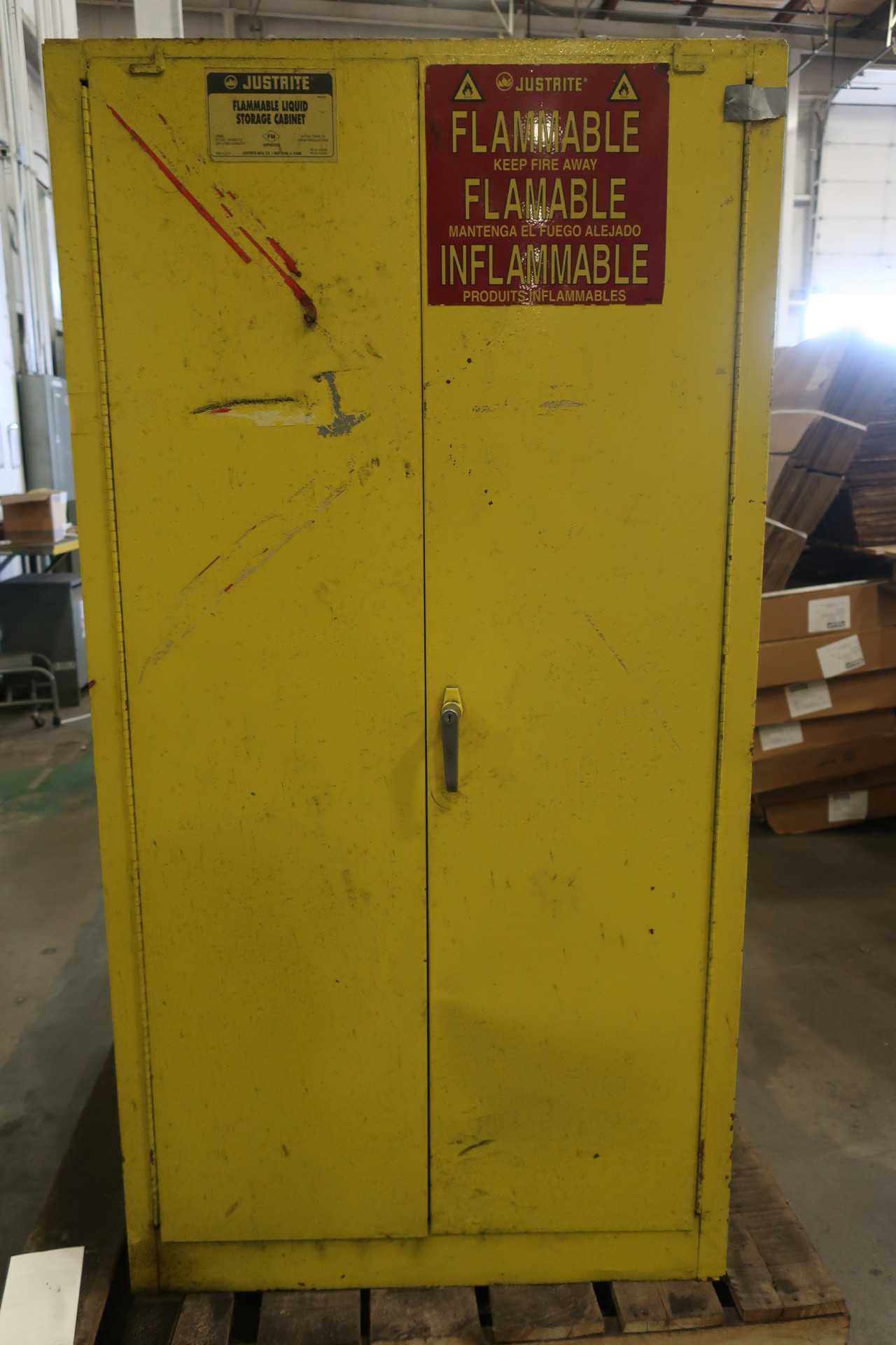 FLAMMABLE LIQUIDS STORAGE CABINET WITH CANTENT GASOLINE CANS - SAFETY EQUIPMENT