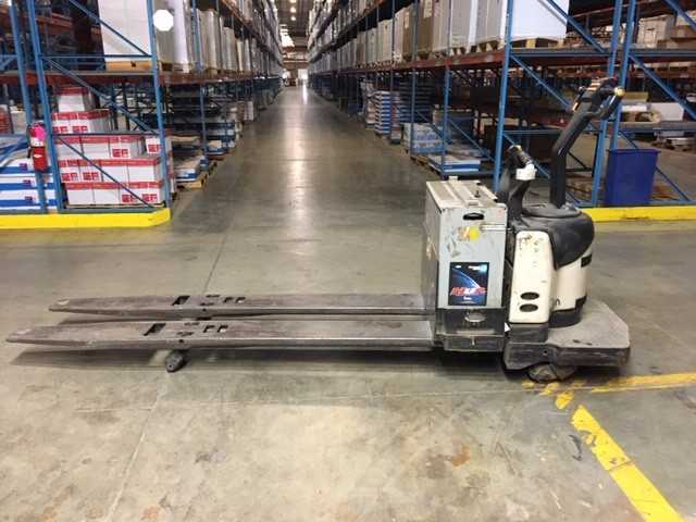 2005 Crown PE4000-80 double rider pallet jack, Lemoyne, PA - MANUAL PALLET JACKS