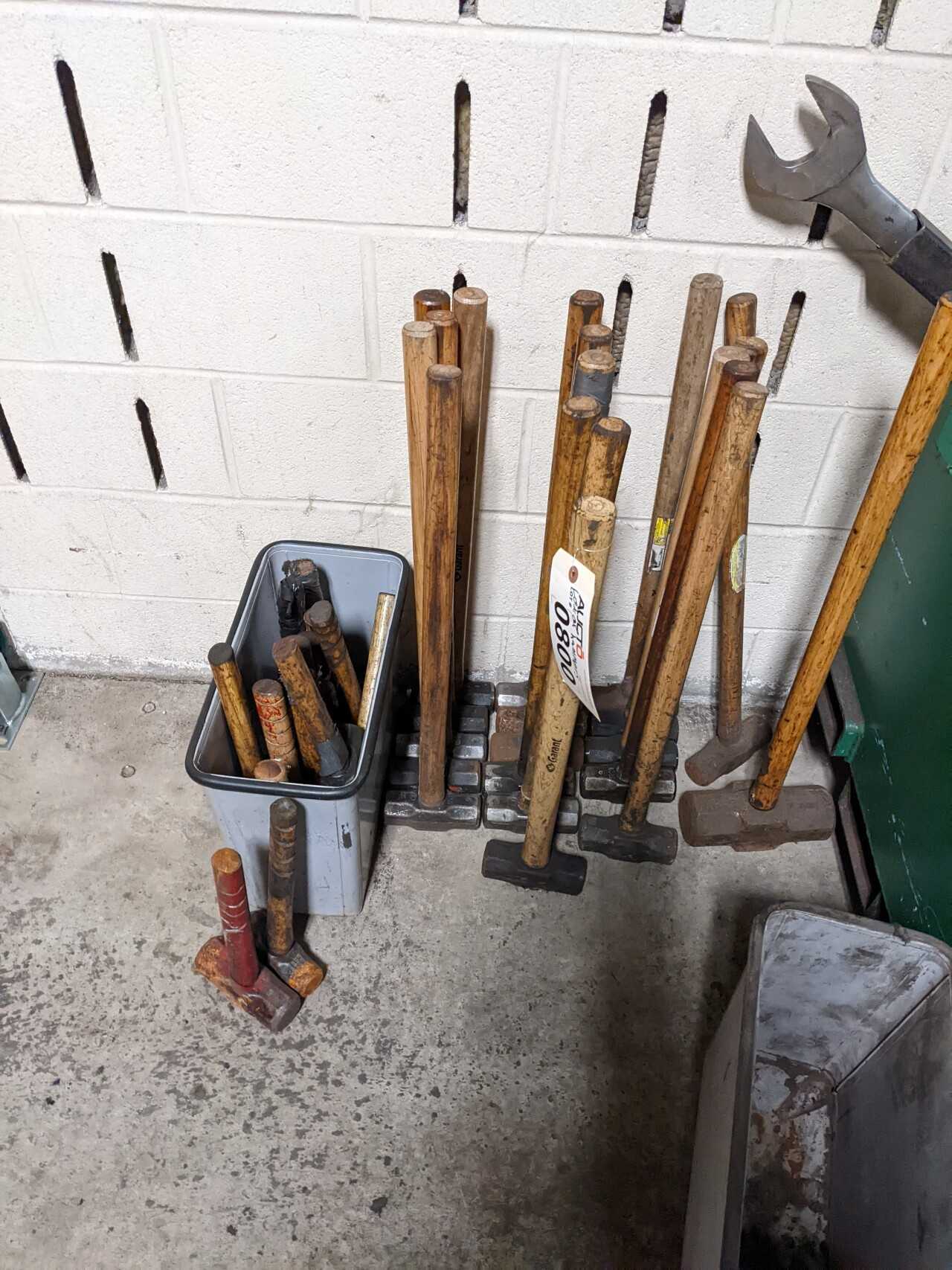 LOT OF ASSORTED SLEDGE HAMMERS - HAND TOOLS