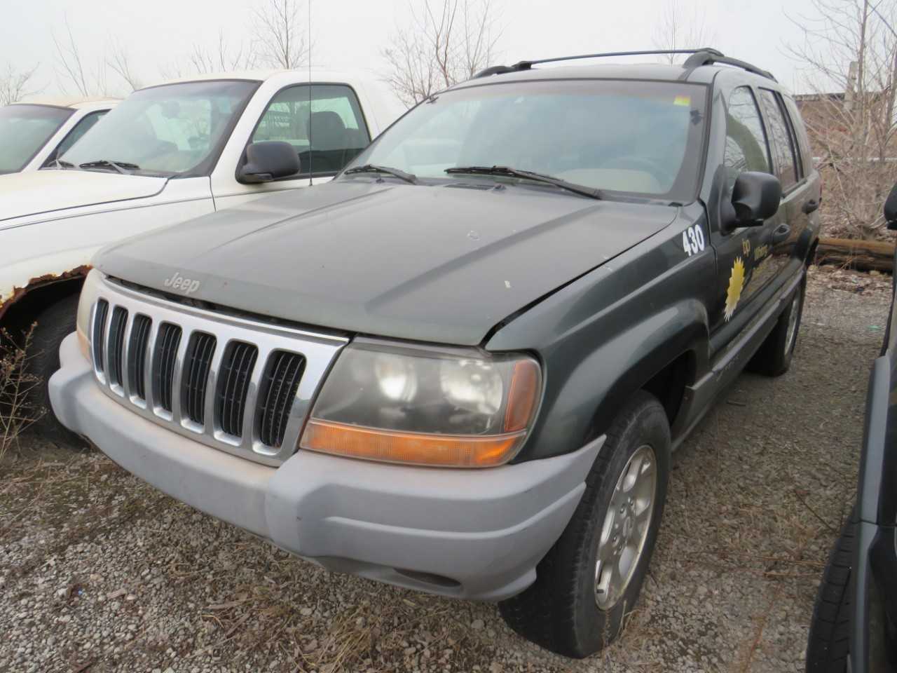 2001 JEEP GRAND CHEROKEE 4 DOOR V6 CYL GAS JEEP  VIN:  1J4GW48S61C550033 - BUSES