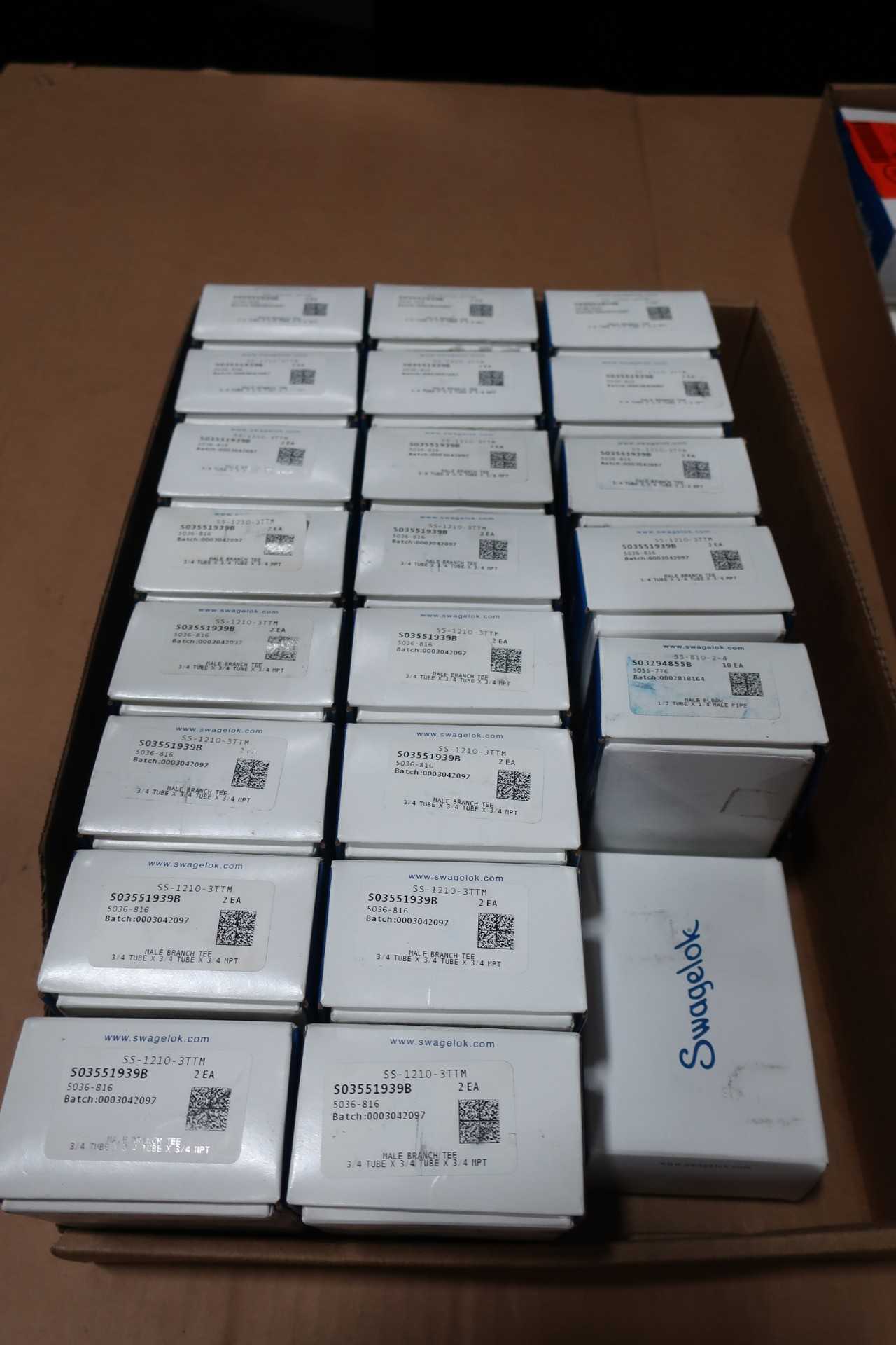 LOT OF ASSORTED SWAGELOK FITTINGS - PROCESS EQUIPMENT