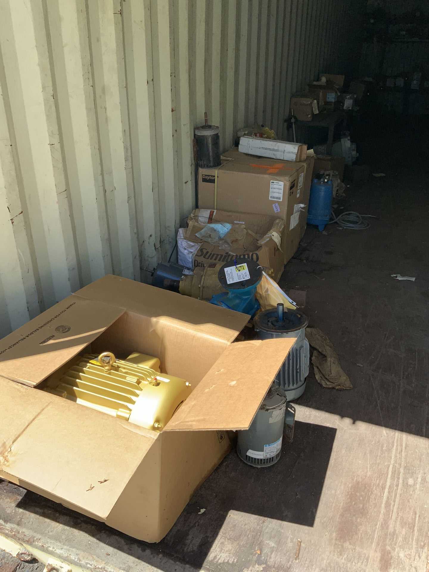 CONTAINER WITH CONTENTS- MOTORS, PUMPS - ELECTRIC MOTORS