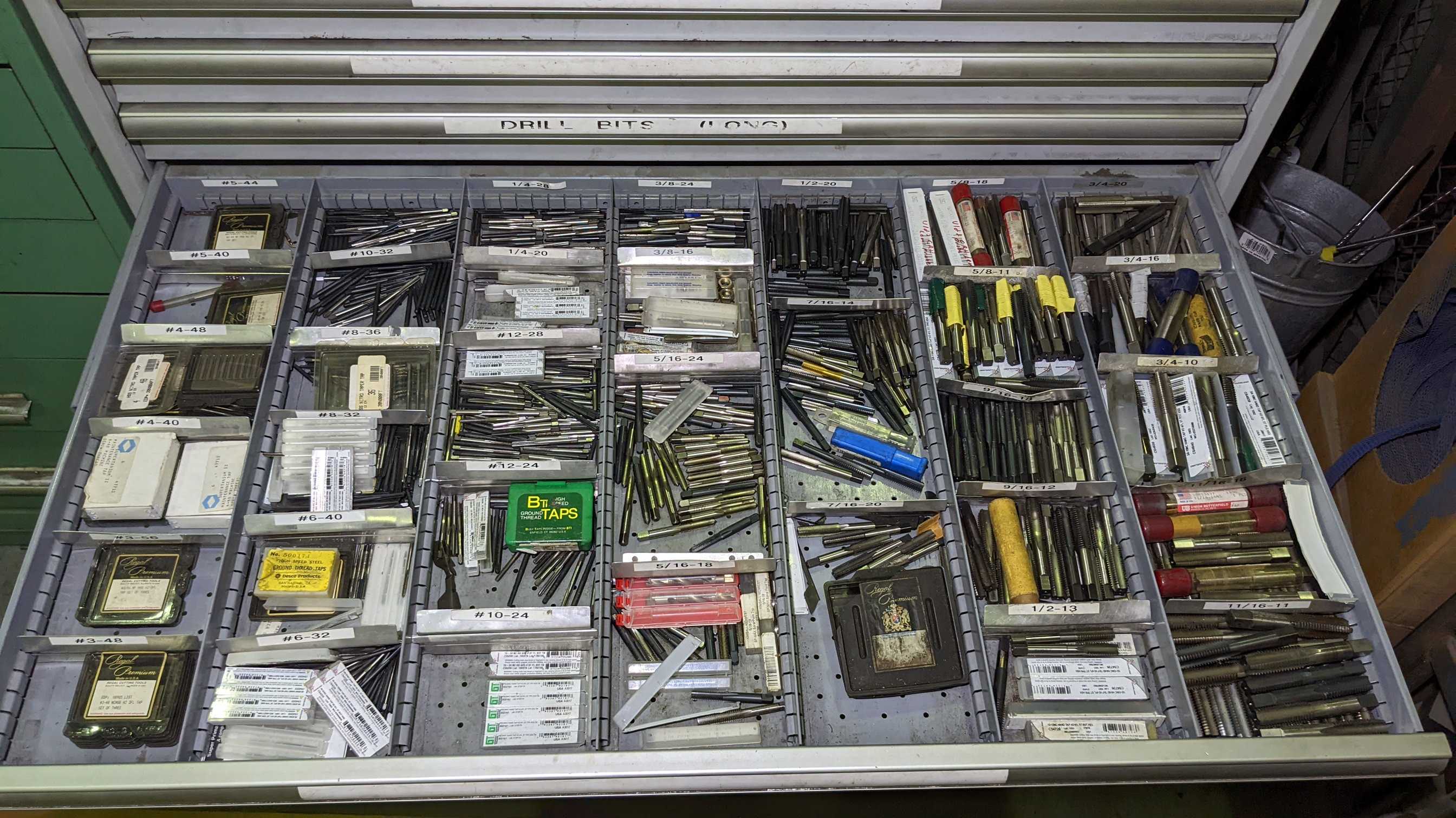11 DRAWER TOOL CHEST WITH CONTENETS - WORKHOLDING