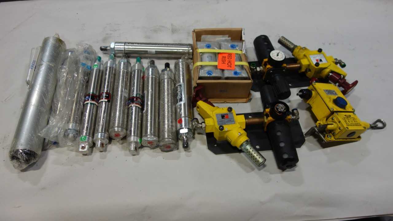 LOT OF ASSORTED PNEUMATIC CYLINDERS AND VALVES, CLIPPARD, ROSS, SMC - PNEUMATIC PARTS