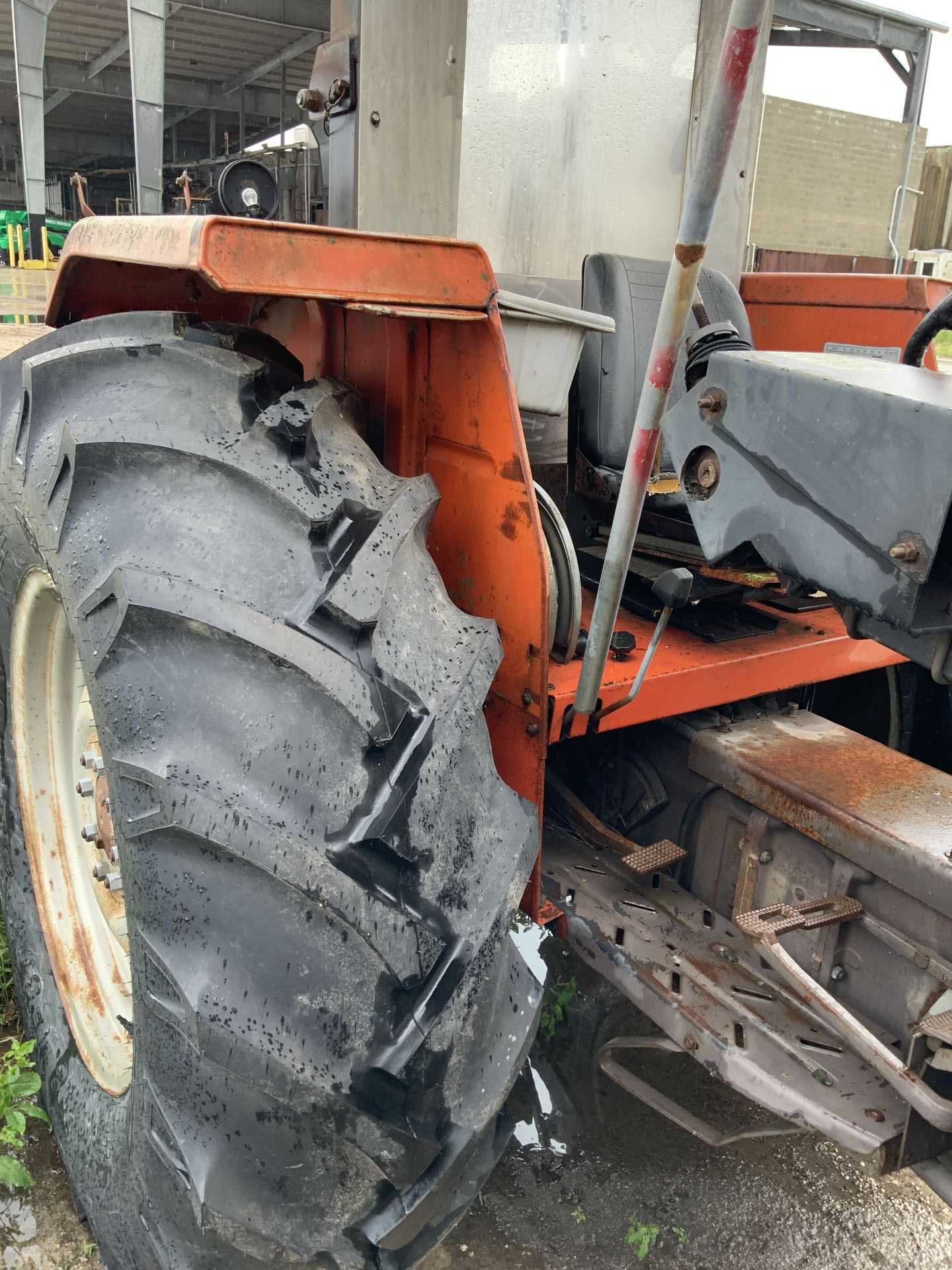 MASSEY FERGUSON 281 TRACTOR WITH MOWER ATTACHMENT - WHEEL LOADERS