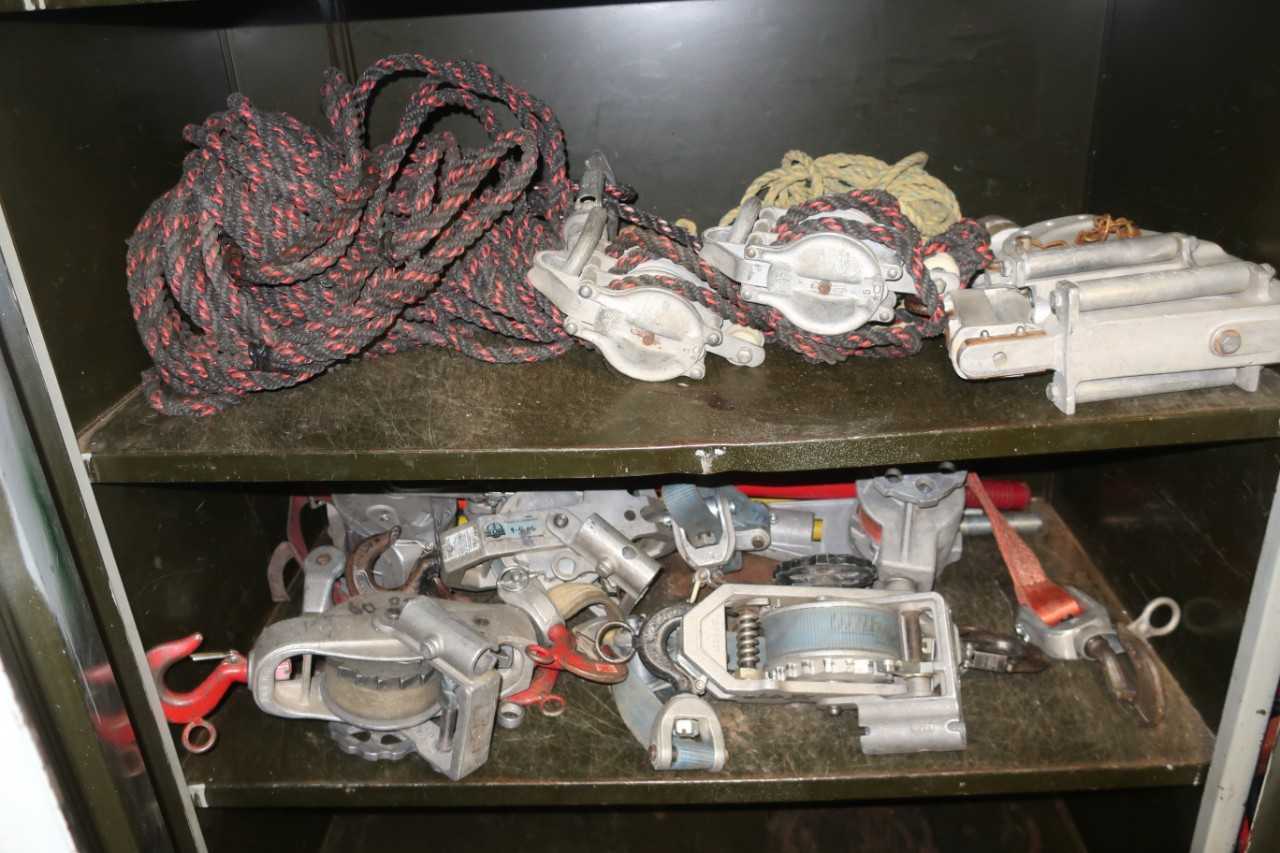 CONTENTS OF 2 SHELVES, ASSORTED HIGH VOLTAGE HOISTING EQUIPMENT, RECTRACTABLE LIFE-LINES, HOOKS - LIFTING EQUIPMENT