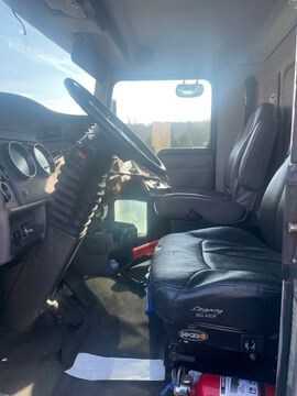 2005 Kenworth T300 Box Van - HYDRO EXCAVATOR TRUCKS