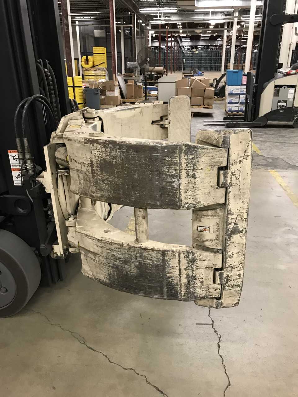 Cascade 45F-RC-04A roll clamp, Rogers, MN - LIFTING ATTACHMENTS