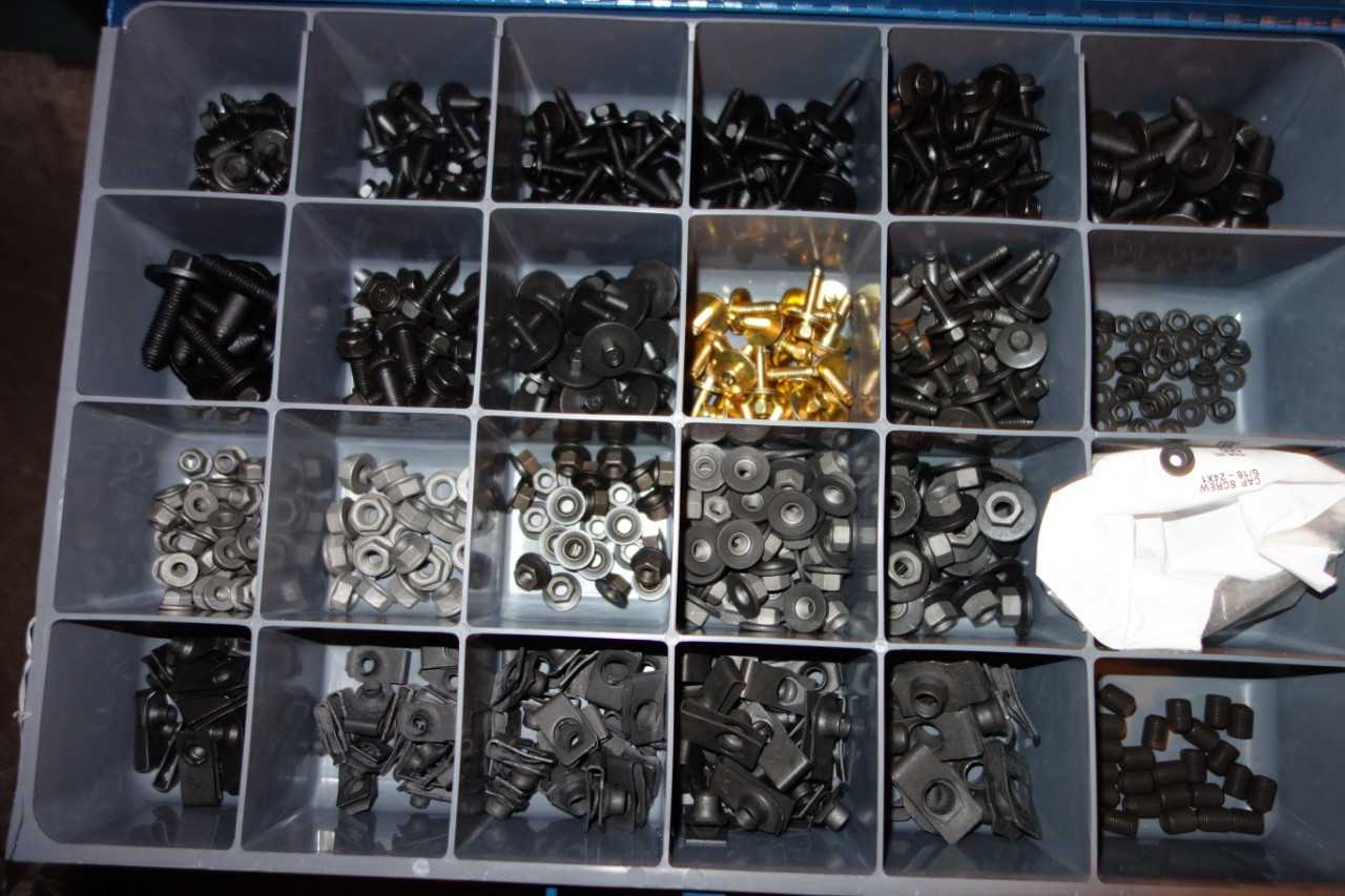 CONTENTS WITH CURTIS TOOLBOX, HARDWARE, SCREWS - ELECTRIC POWER TOOLS