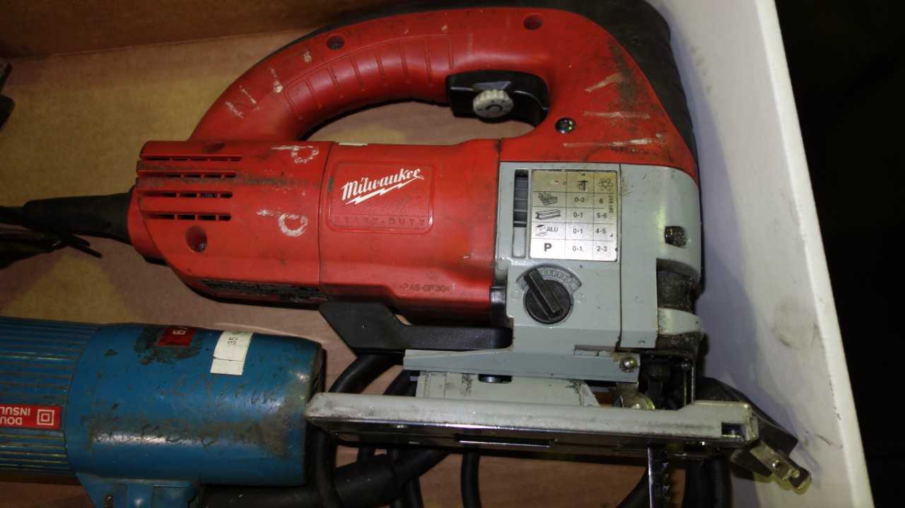 LOT OF 2 ASSORTED JIG SAWS 120V-AC, MILWAUKEE 6268-21, SCINTILLA - ELECTRIC POWER TOOLS