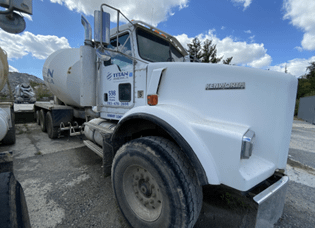 2005 KENWORTH T800B READYMIX CONCRETE TRUCK - HYDRO EXCAVATOR TRUCKS