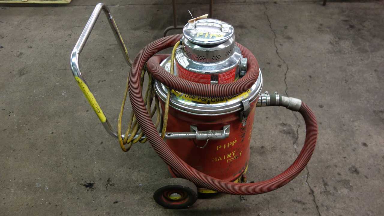 MILWAUKEE 8912 WET AND DRY INDUSTRIAL VACUUM CLEANER - VACUUM PUMP