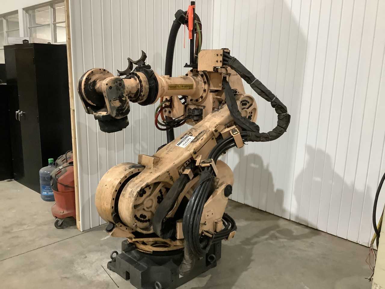 Fanuc 2000IA 200F  (No guarantee operational) - INDUSTRIAL ROBOTS
