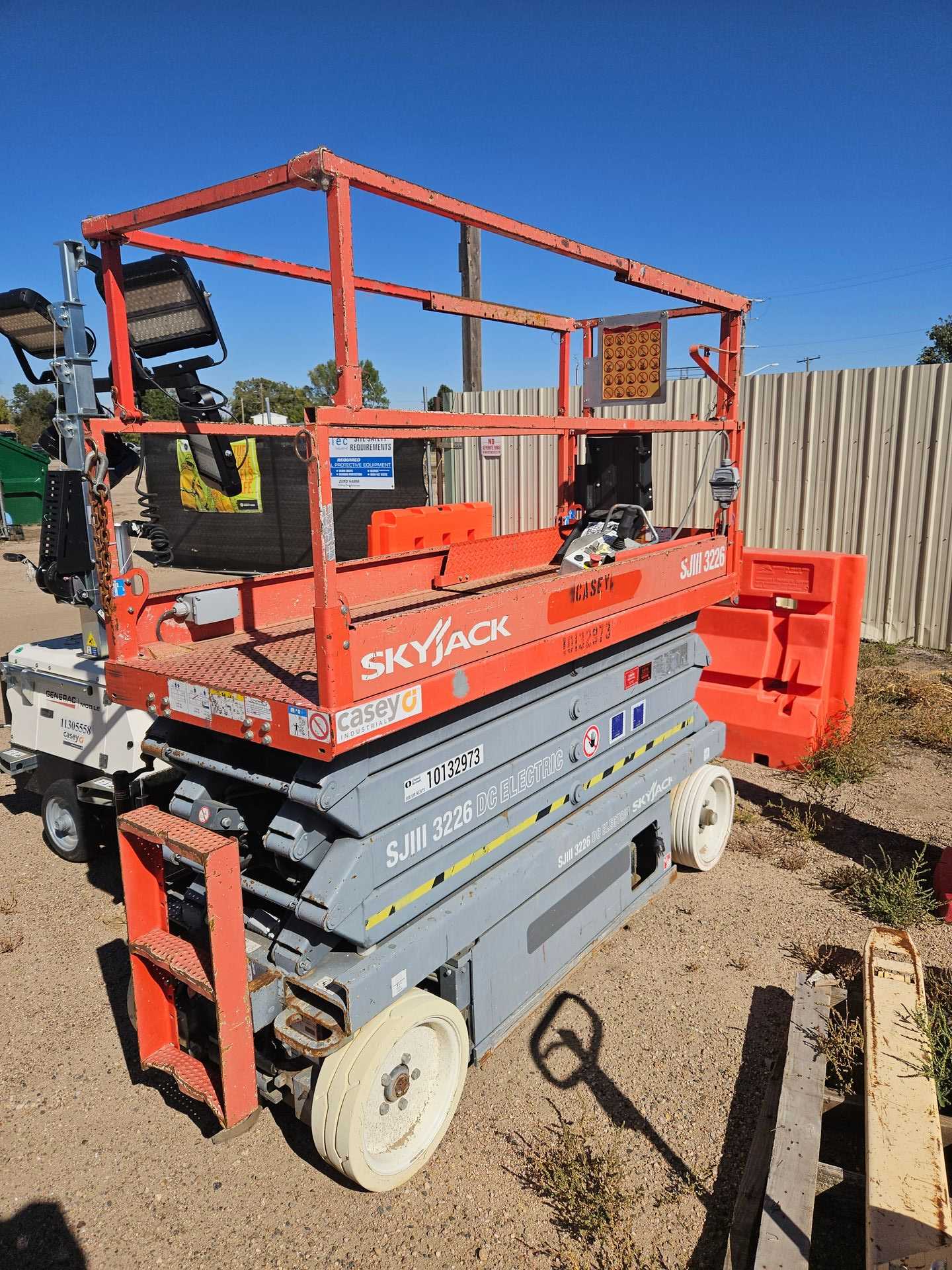 SKYJACK SJIII 3226 DC ELECTRIC SCISSOR LIFT - PLANT & FACILITY EQUIPMENT