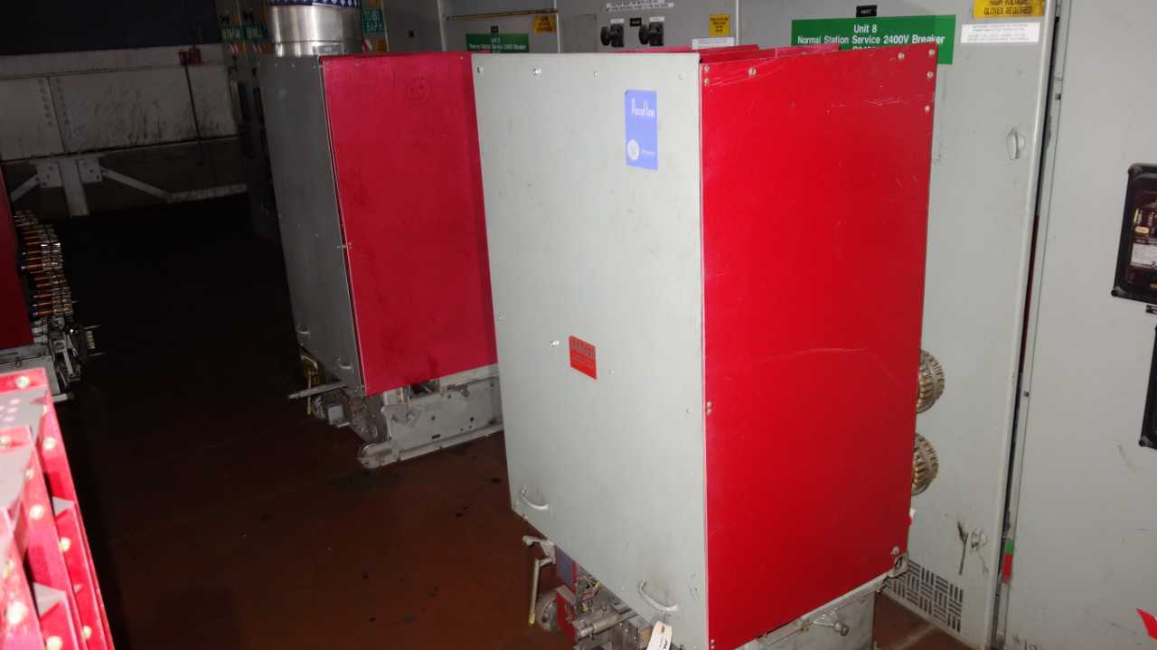 LOT OF 2 WESTINGHOUSE 50DHP250 3000A BREAKERS - CIRCUIT BREAKERS