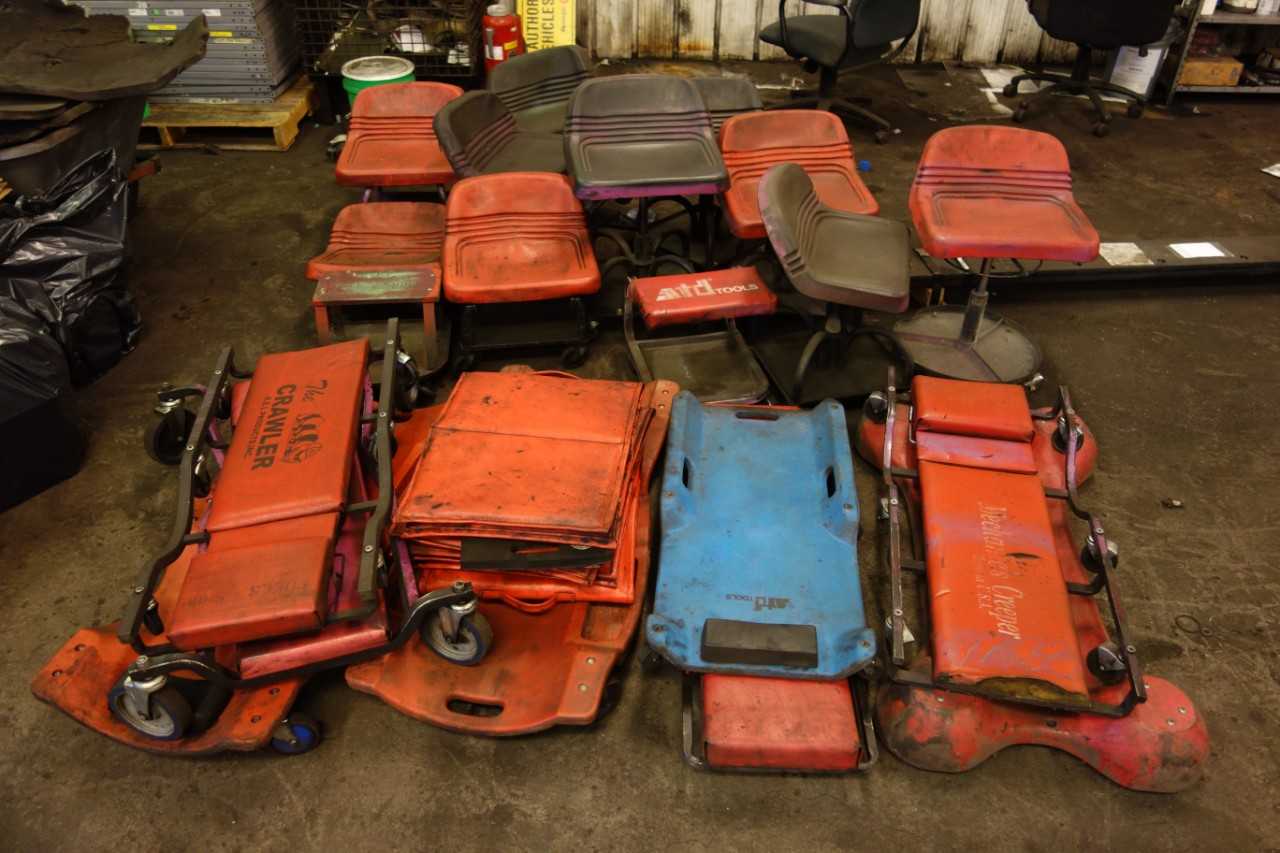 LOT OF ASSORTED MECHANIC MAINTENANCE REPAIR CHAIRS - ELECTRIC POWER TOOLS