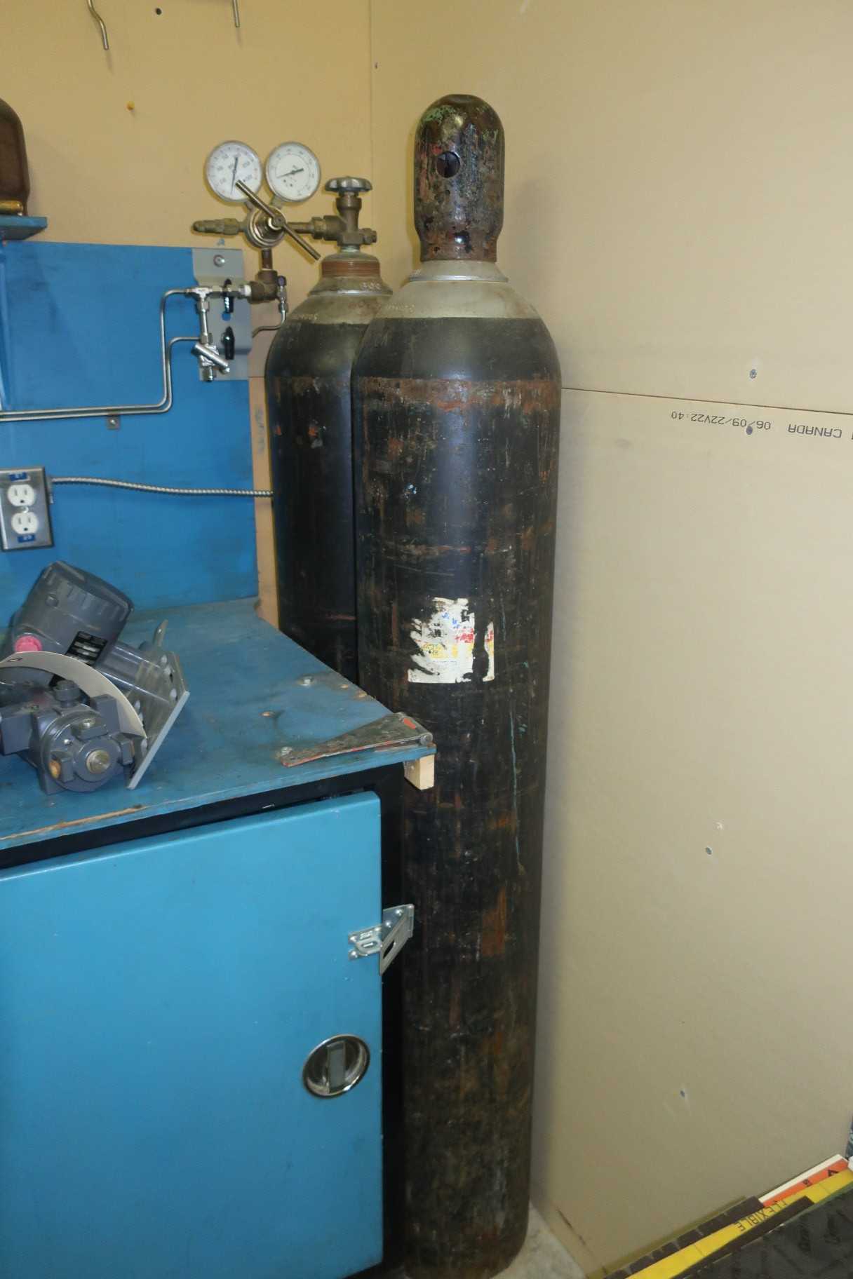 LOT OF 2 BOC NITROGEN TANKS W/ REGULATOR - PROCESS EQUIPMENT