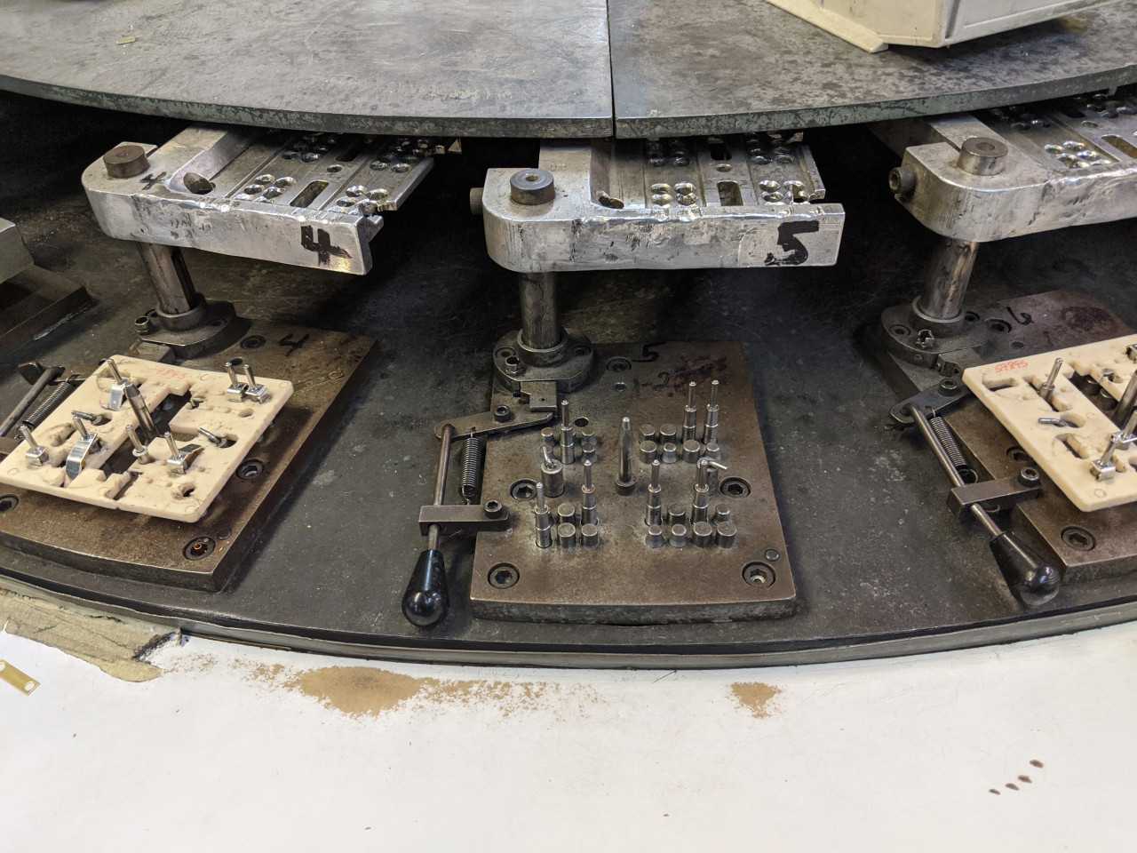 Rivet Machine Carousel Assembly line w 7 Chicago Rivet Machines 173-456 - MACHINING ACCESSORIES & TOOLING