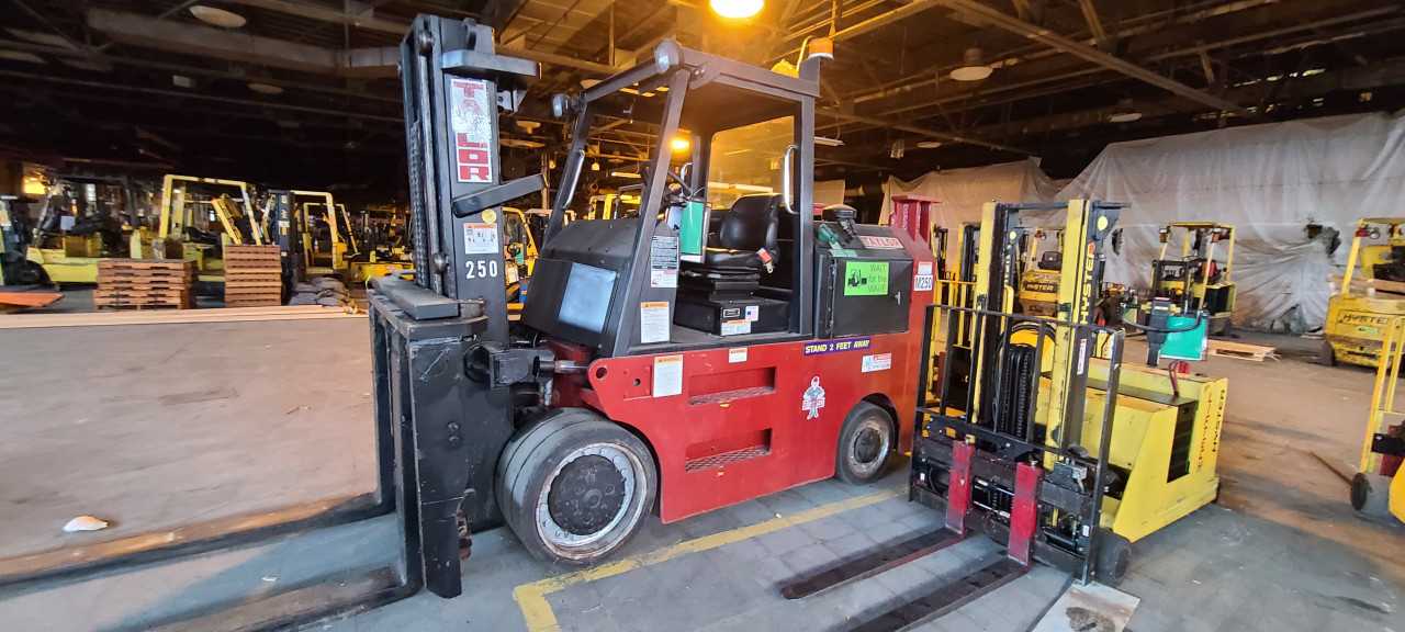 Taylor TC250 Fork Truck - FORKLIFTS