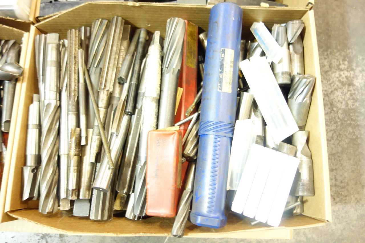 1 PALLET OF ASSORTED LATHE INSERTS, SQUARE SHANKS, REAMERS, DRILL BITS- KENNAMETAL, SANDVIK - ELECTRIC POWER TOOLS