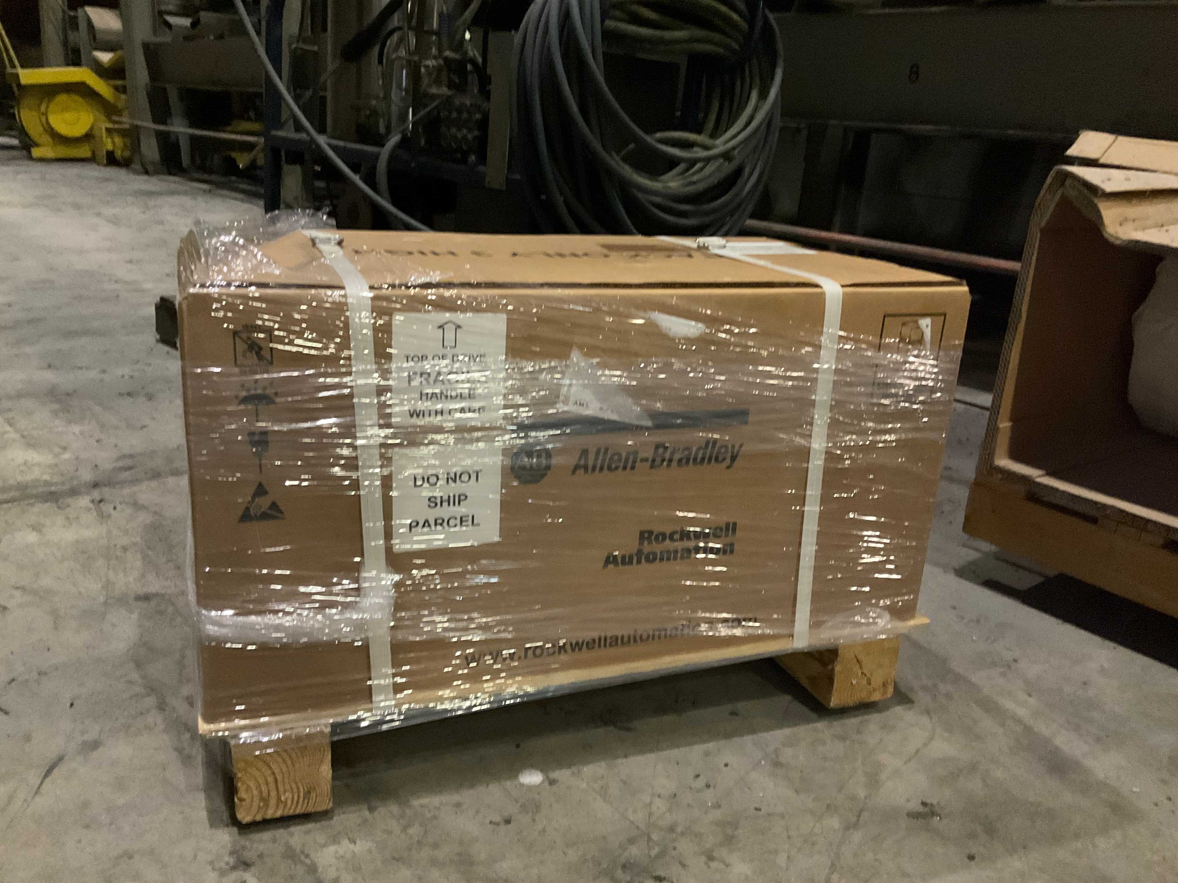ALLEN BRADLEY POWERFLEX 753 VFD MOTOR DRIVE - MOTOR DRIVES