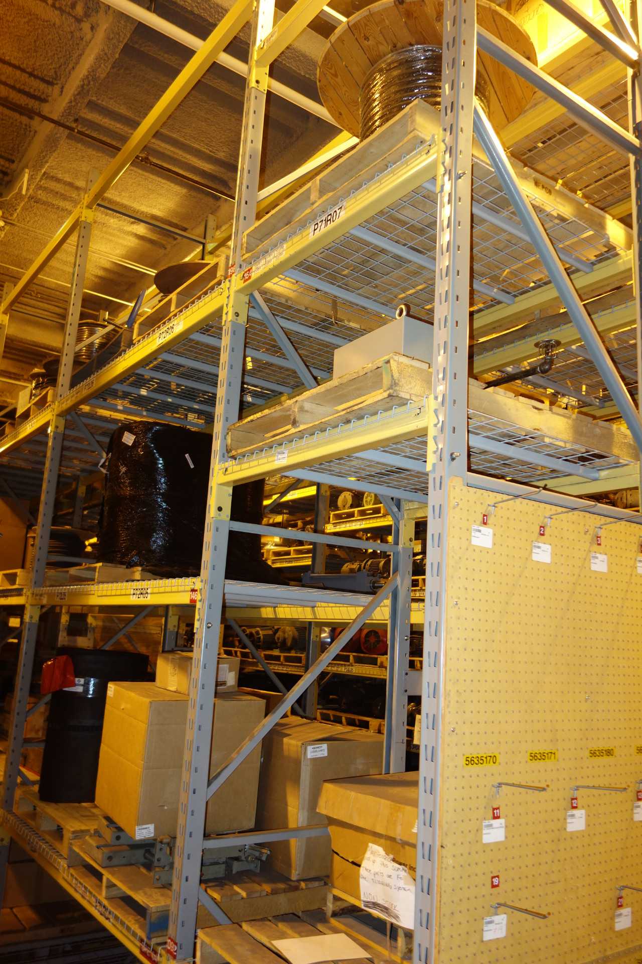 CONTENTS OF 4 UPRIGHT RACKING SECTIONS, WIRE - INDUSTRIAL PARTS