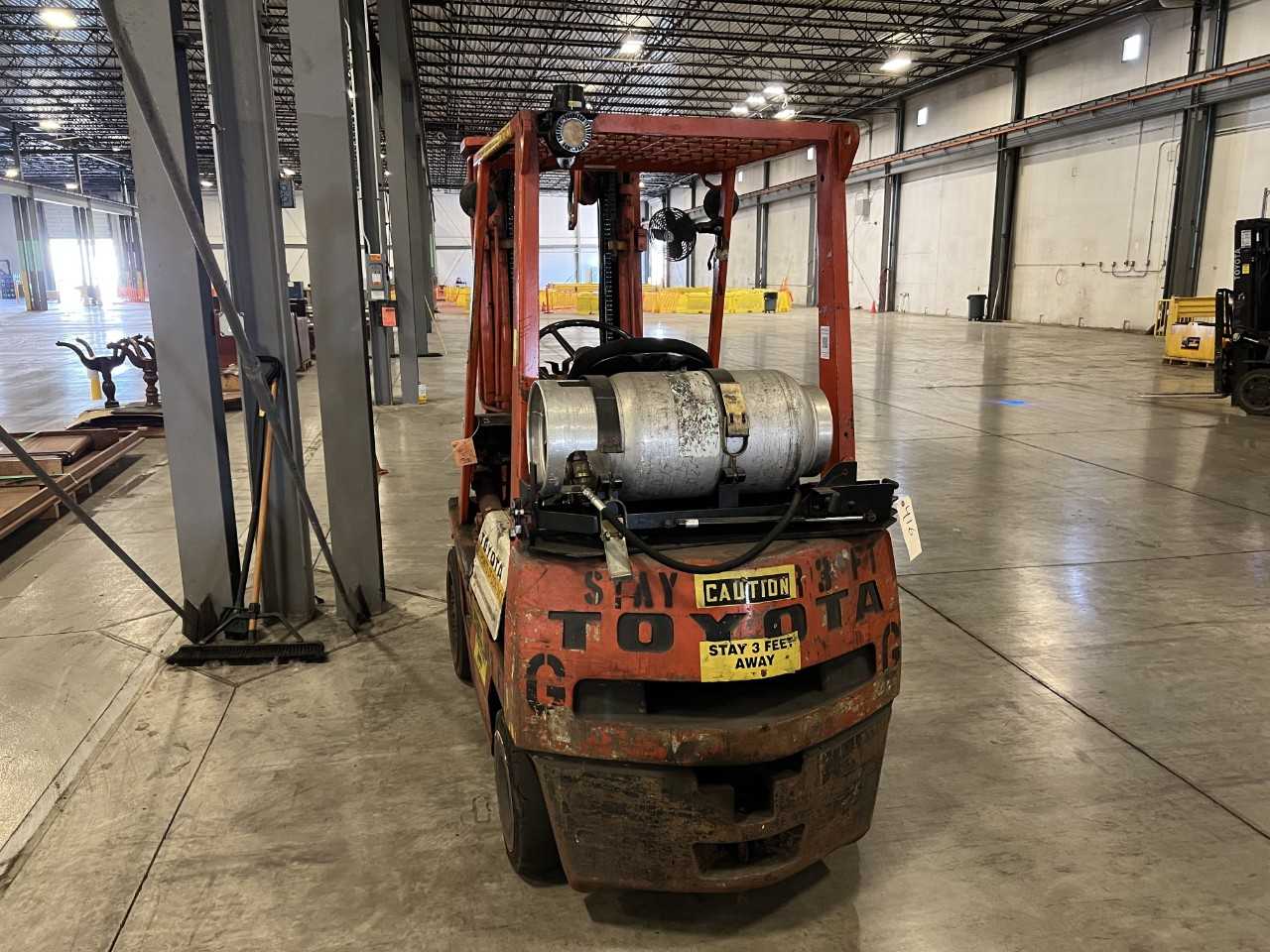 Toyota 5000lbs forklift Model number 42-4FGC25 - FORKLIFTS