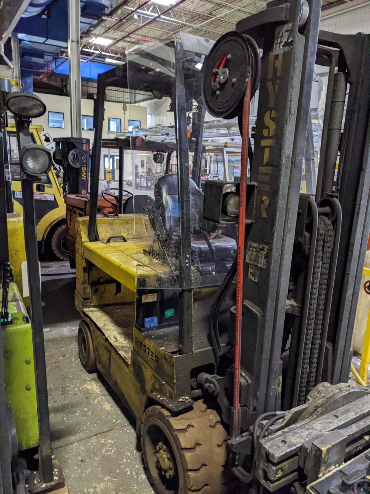 2006 HYSTER E100ZS 10,000-LB. CAPACITY, ELECTRIC FORKLIFT NO BATTERY - FORKLIFTS