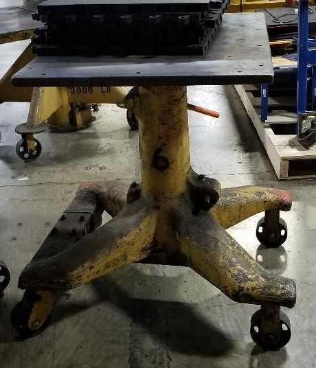 Lot of 4 Post Lifts - MACHINE TOOLING