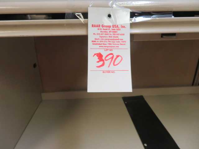Office Furniture and Panels, Lot - MISCELLANEOUS