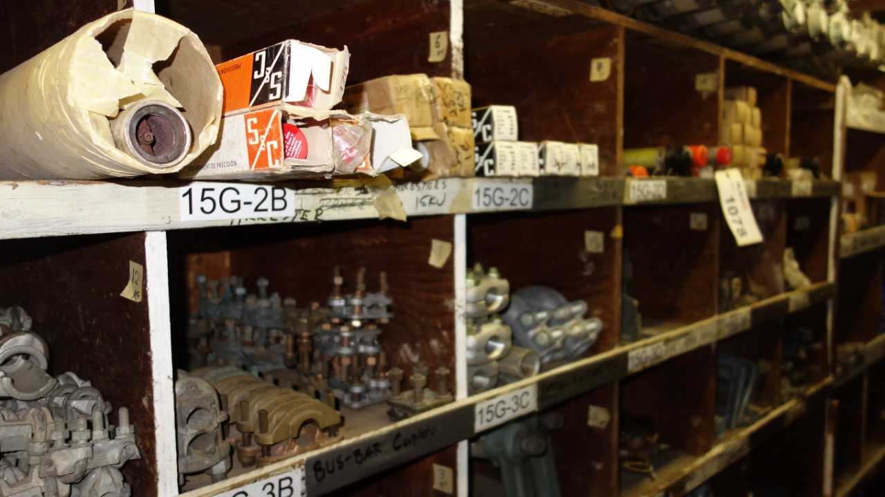 CONTENTS OF SHELF, ASSORTED FUSE UNITS - ELECTRICAL COMPONENTS