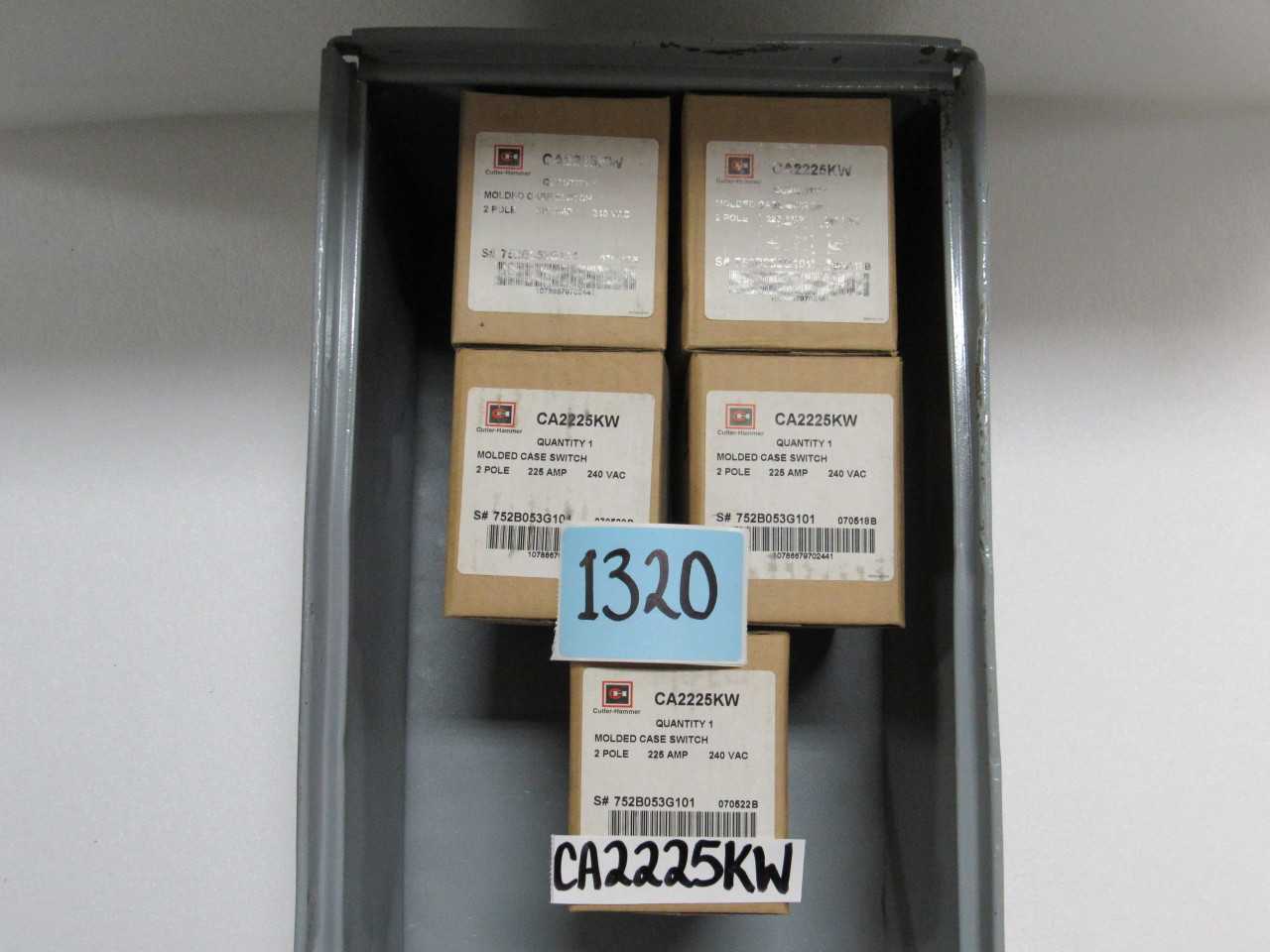 LOT OF EATON BREAKERS - MISCELLANEOUS