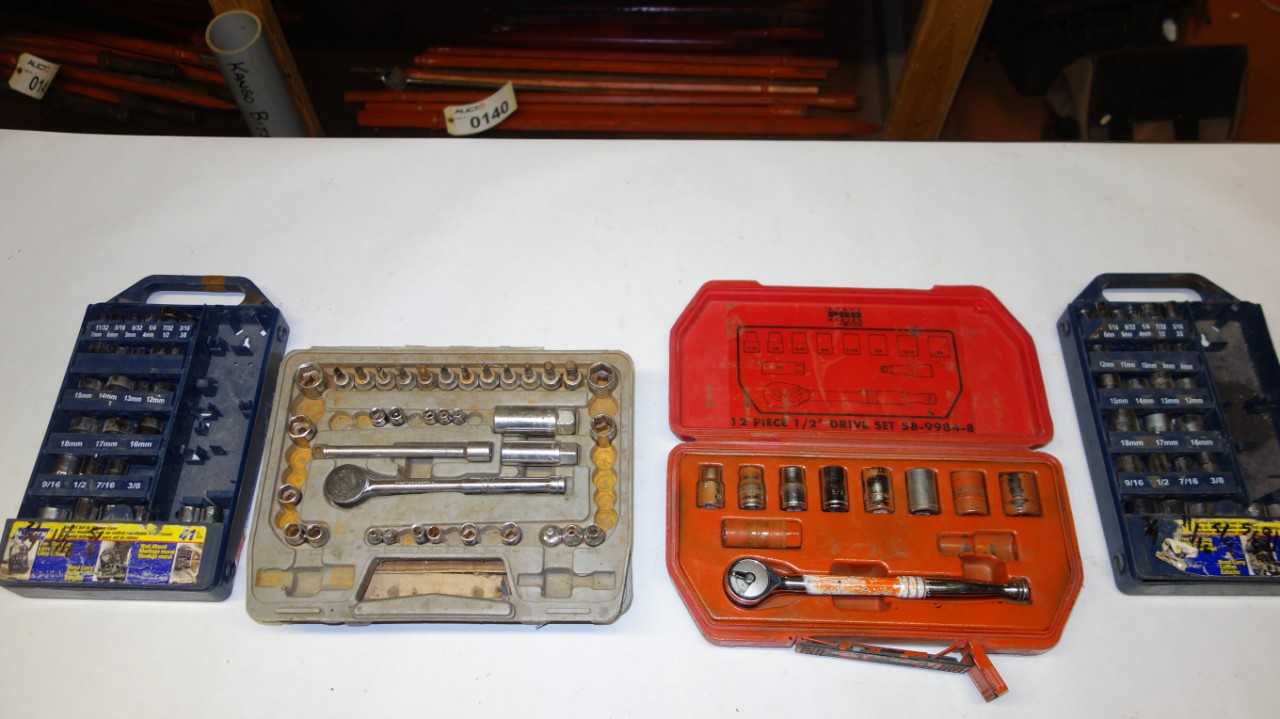 LOT OF 4 ASSORTED COMBINATION RATCHETS - ELECTRIC POWER TOOLS