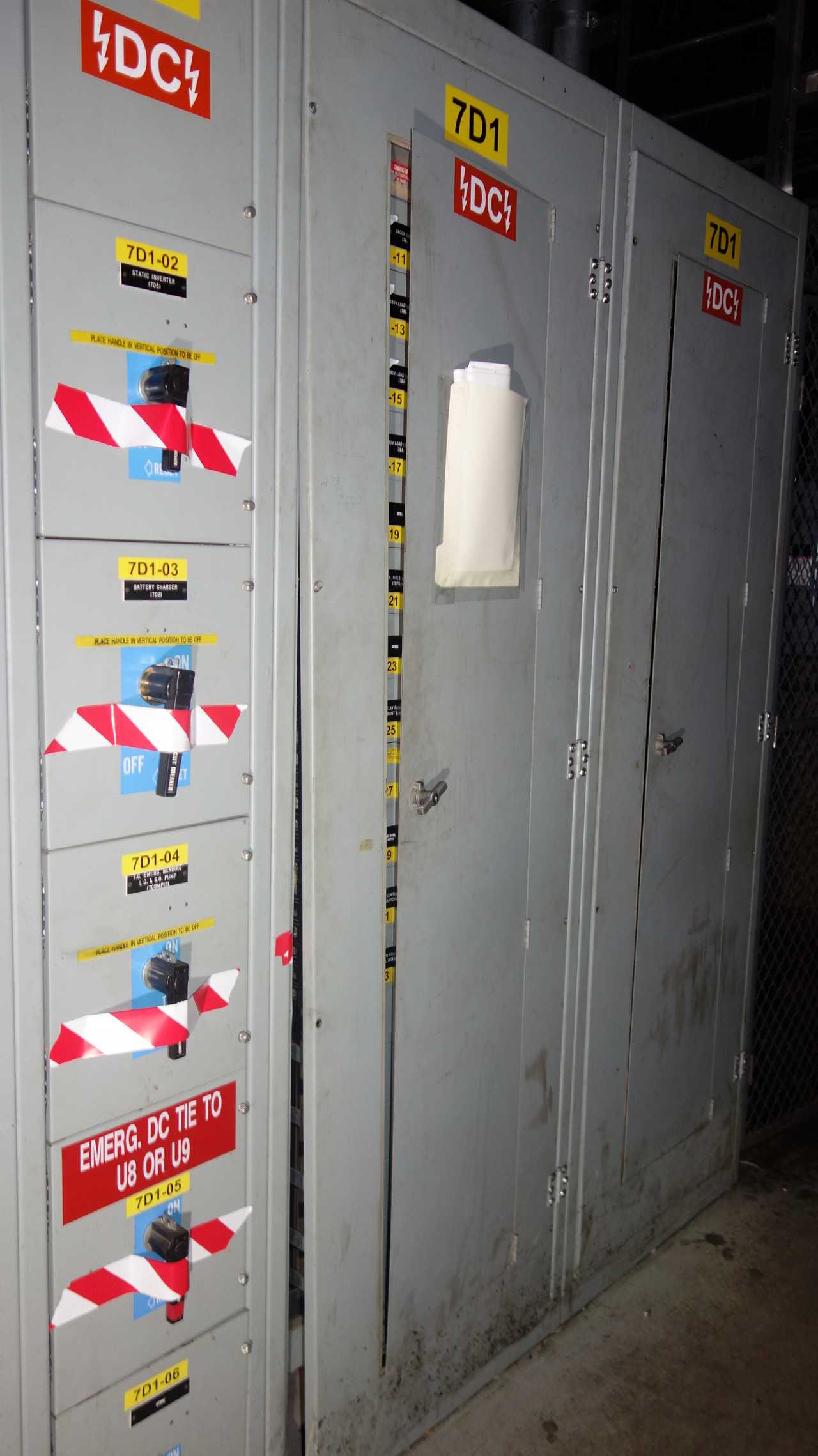 3X SECTIONS OF GENERAL ELECTRIC THED BREAKERS - CIRCUIT BREAKERS
